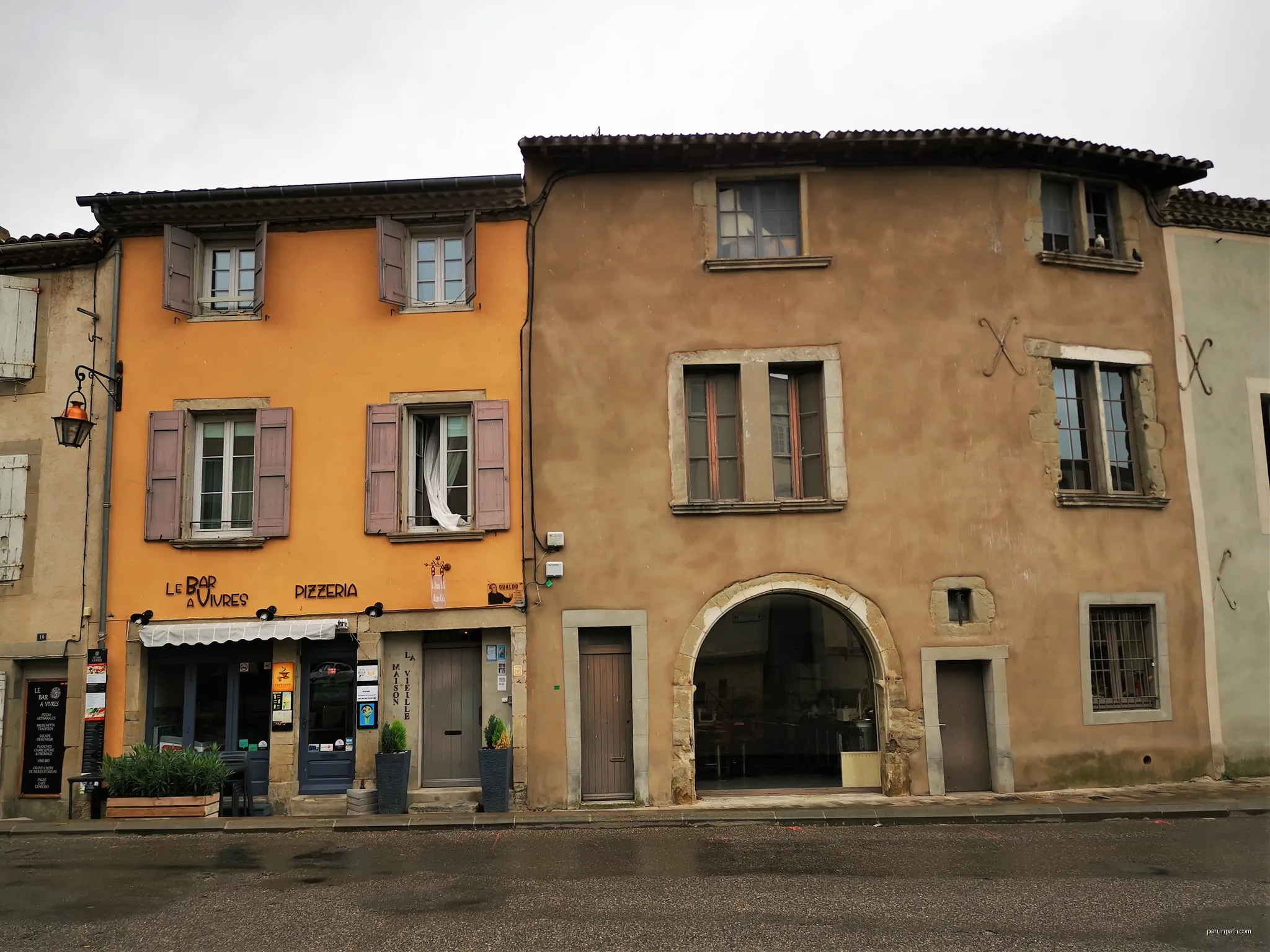 Maisons 6-8 rue Trivalle à Carcassonne (Aude) | Autor: GilPe | Licencja: CC BY-SA 4.0 | Źródło: Wikimedia Commons