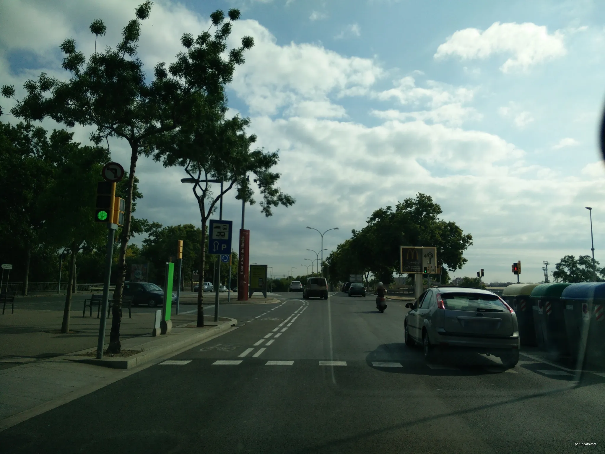 Photo from Mapillary | Autor: ccossio | Licencja: CC BY-SA 4.0 | Źródło: Wikimedia Commons