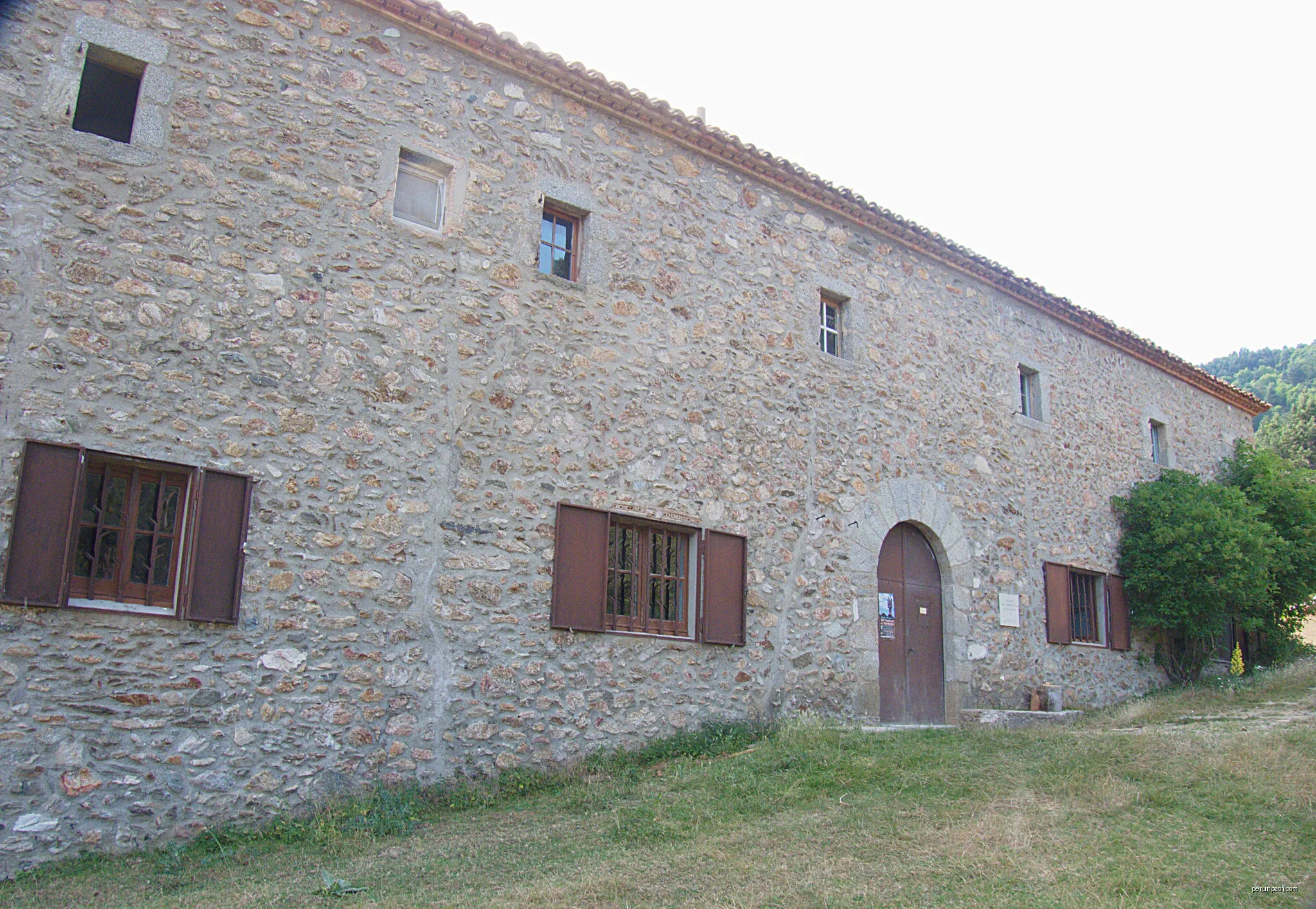 Notre-Dame des Salines, Maçanet de Cabrenys (Haut-Ampurdan, Gérone, Catalogne, Espagne),  Reynès (Pyrénées-Orientales, Languedoc-Roussillon, France) | Autor: Bertrand GRONDIN  → (Talk) | Licencja: CC BY-SA 3.0 | Źródło: Wikimedia Commons