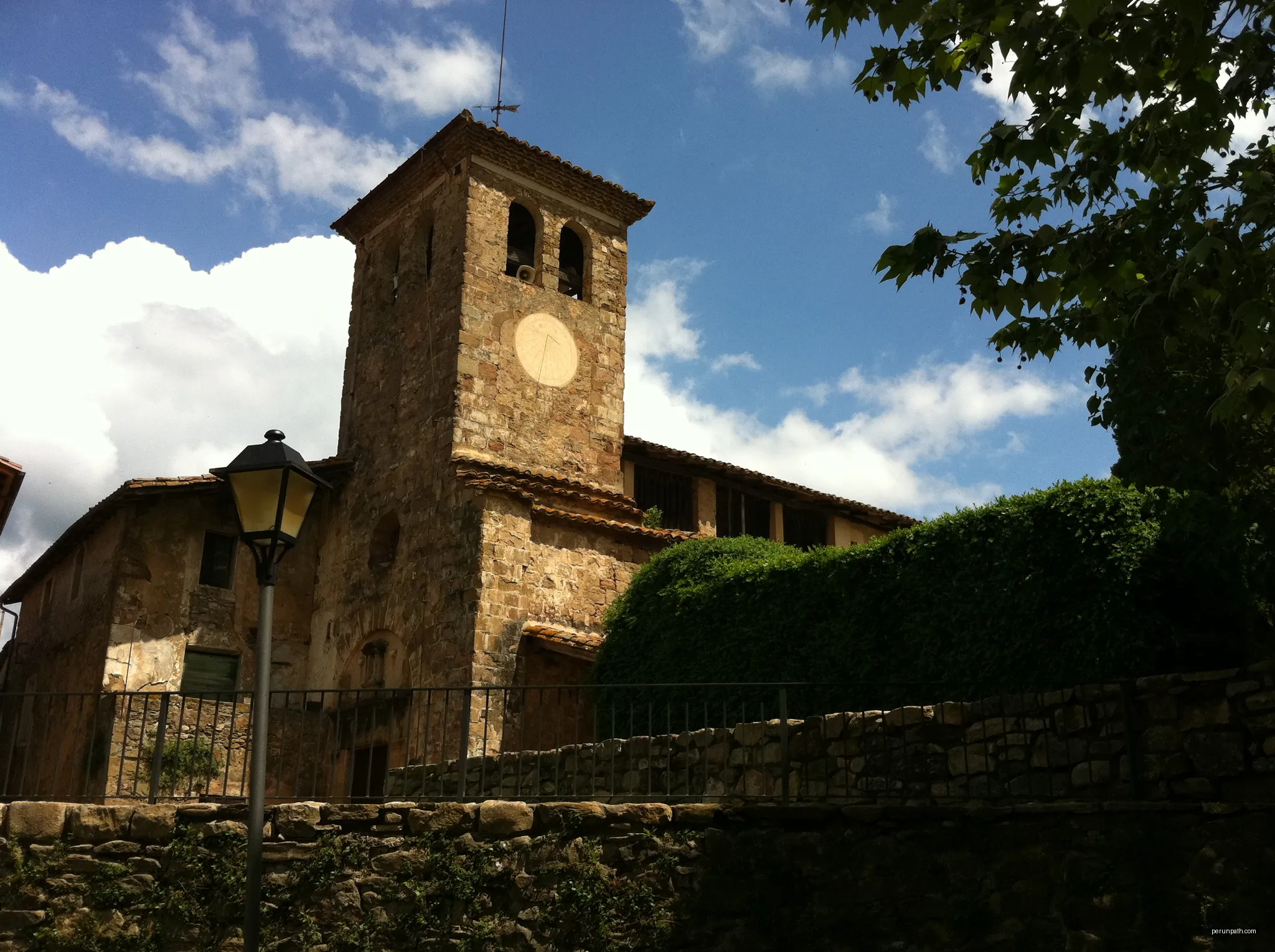 Església de Santa Margarida de Bianya (la Vall de Bianya) | Autor: Héctor Rubio | Licencja: CC BY-SA 3.0 | Źródło: Wikimedia Commons