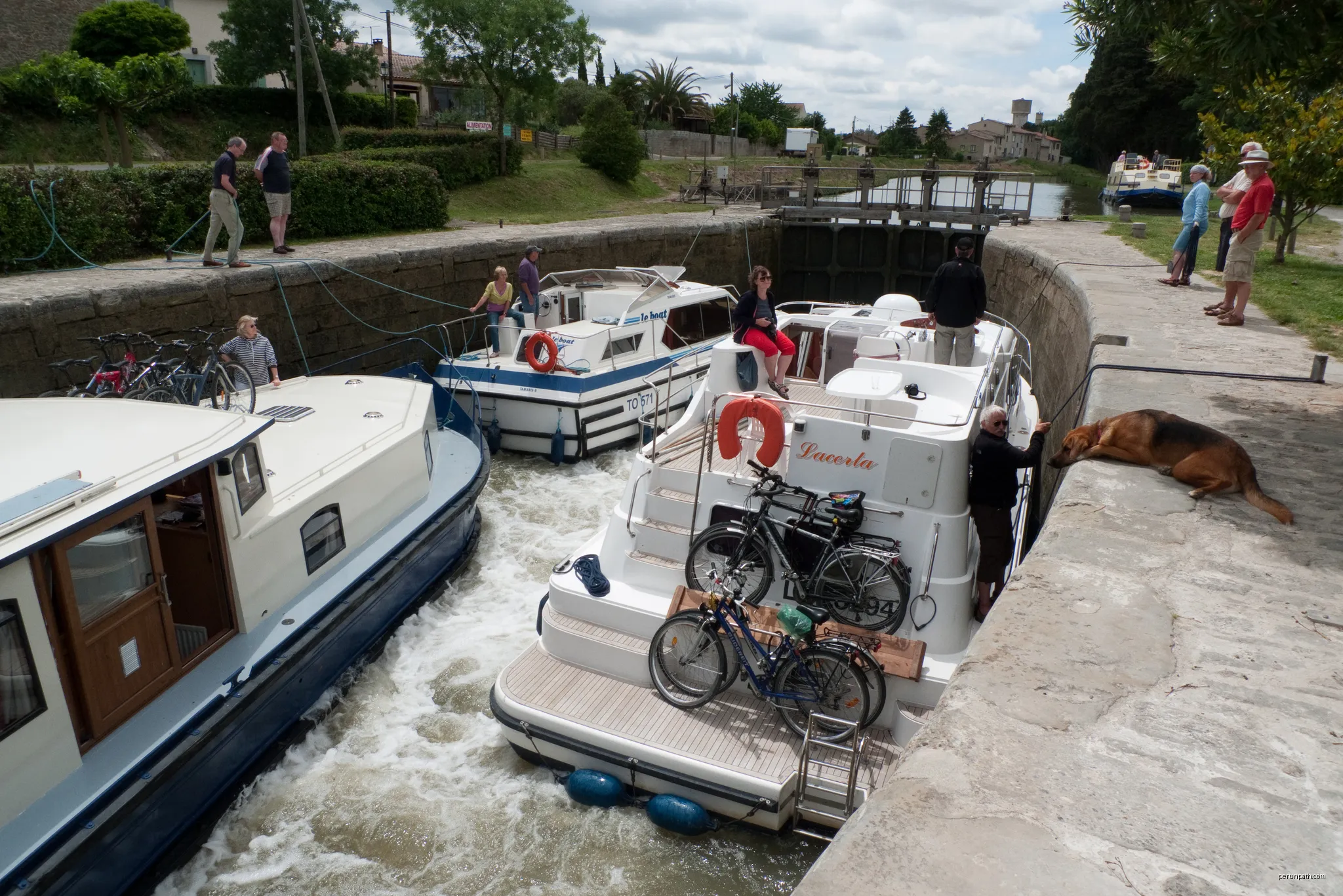 Marseillette Lock on the Canal du Midi | Autor: Tom Taylor | Licencja: CC BY 2.0 | Źródło: Wikimedia Commons