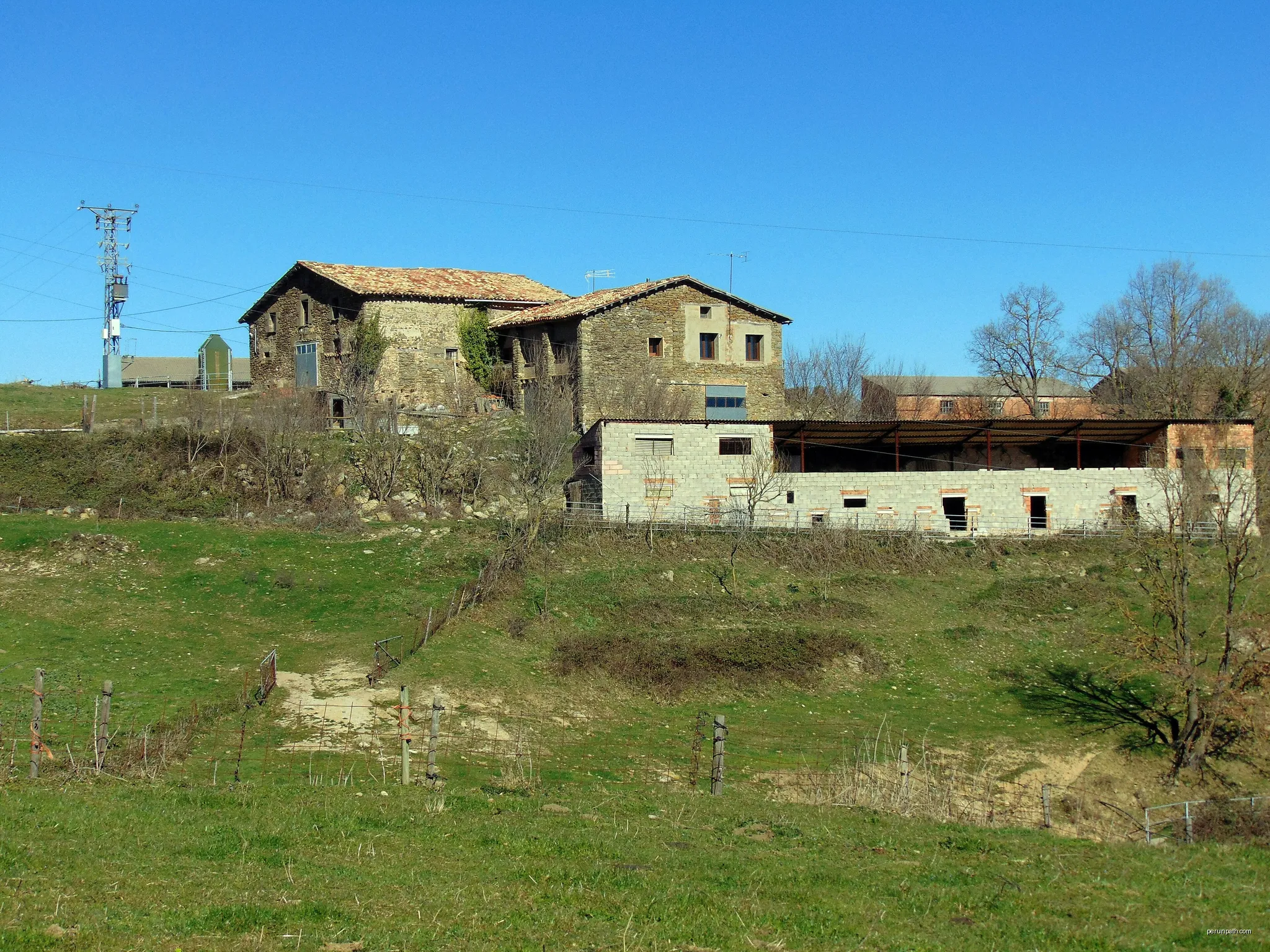 Mas de Rajols (Tavertet) | Autor: Josep Maria Viñolas Esteva | Licencja: CC BY-SA 4.0 | Źródło: Wikimedia Commons