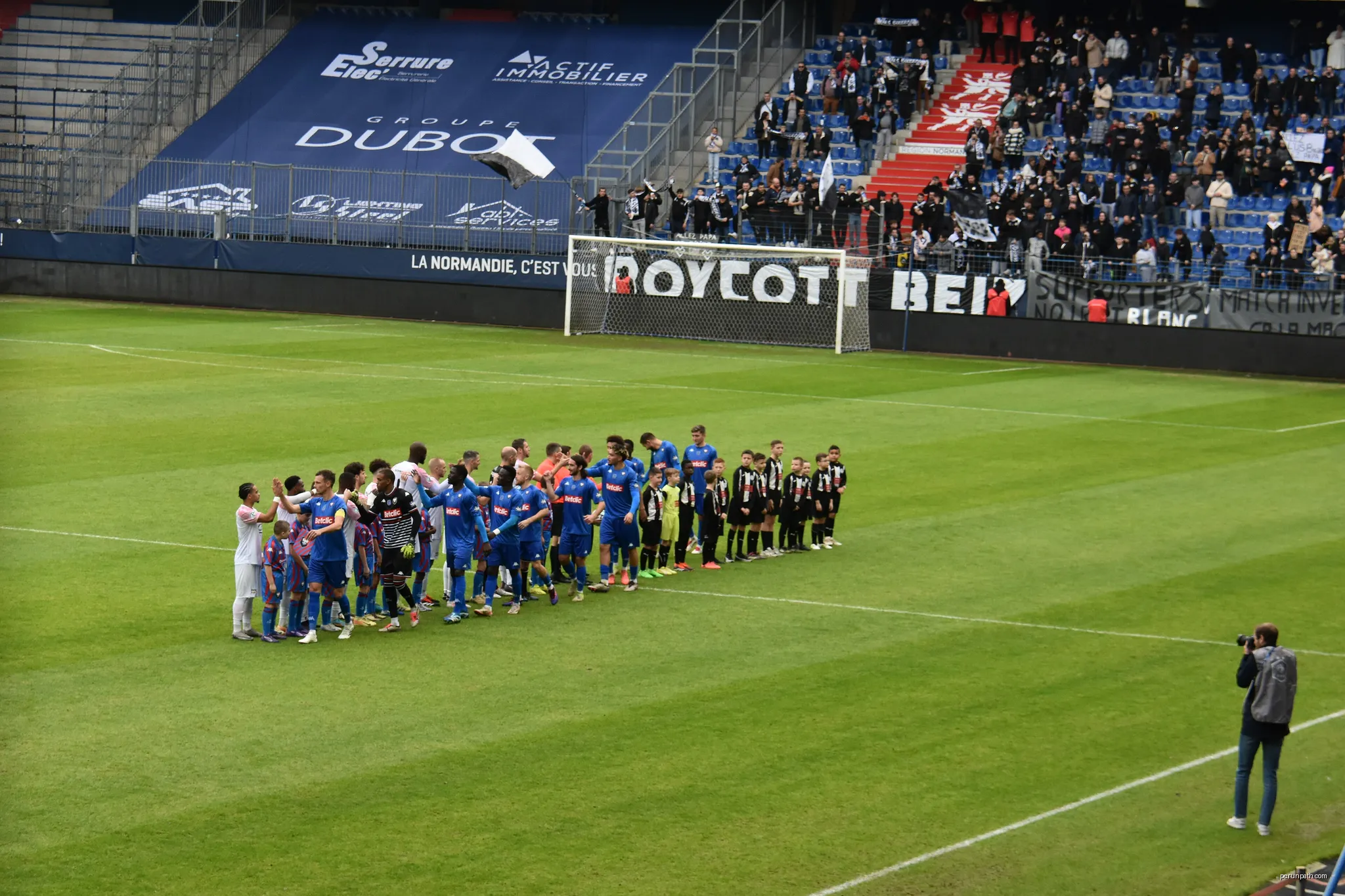 Les joueurs du Stade Malherbe Caen et de l'US Bolbec | Autor: Benoit-caen | Licencja: CC0 | Źródło: Wikimedia Commons