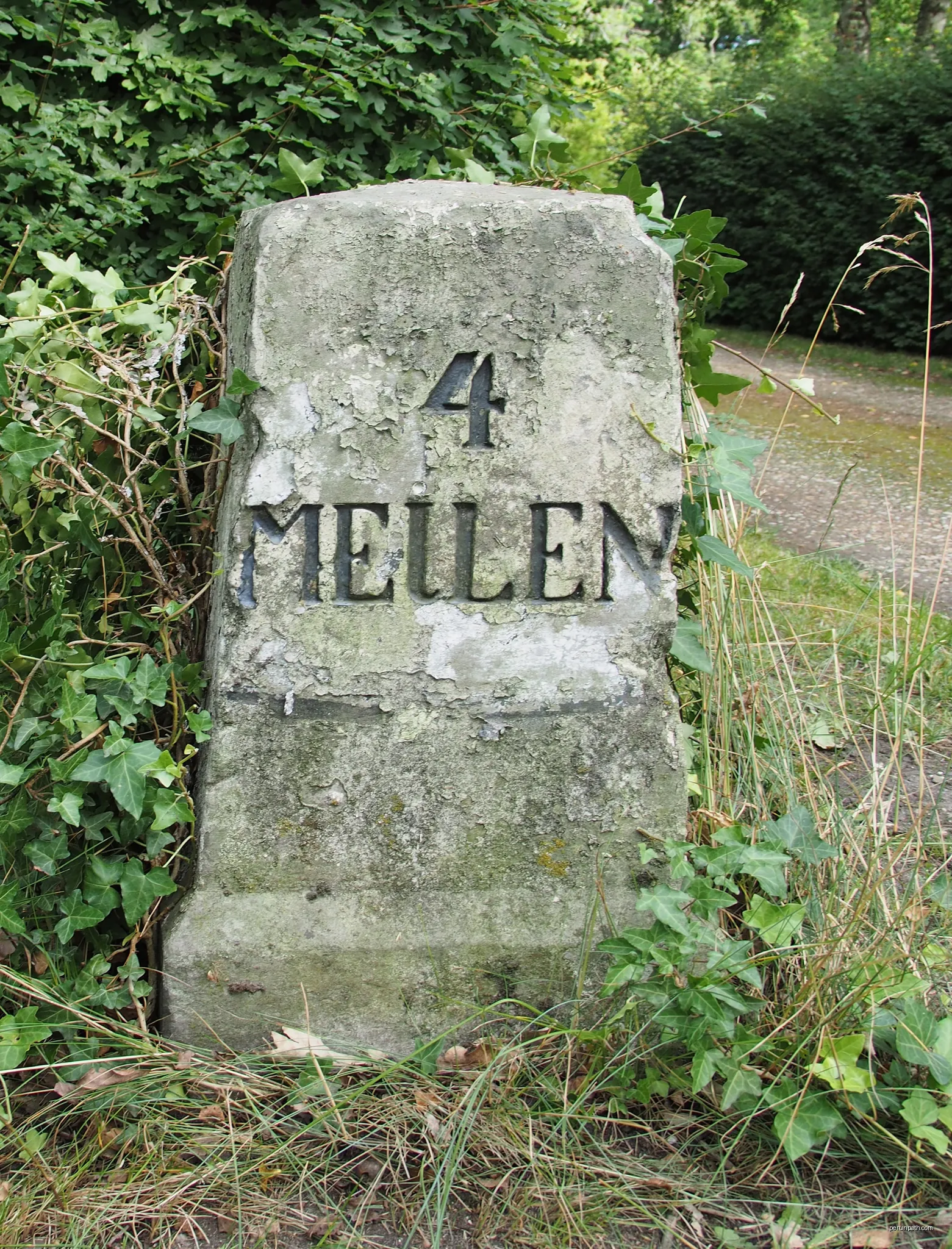 Meilenstein „4 Meilen“ an der B 191 nahe Aschauteiche) | Autor: Photographer and uploader was Hajotthu at de.wikipedia | Licencja: CC BY-SA 3.0 | Źródło: Wikimedia Commons
