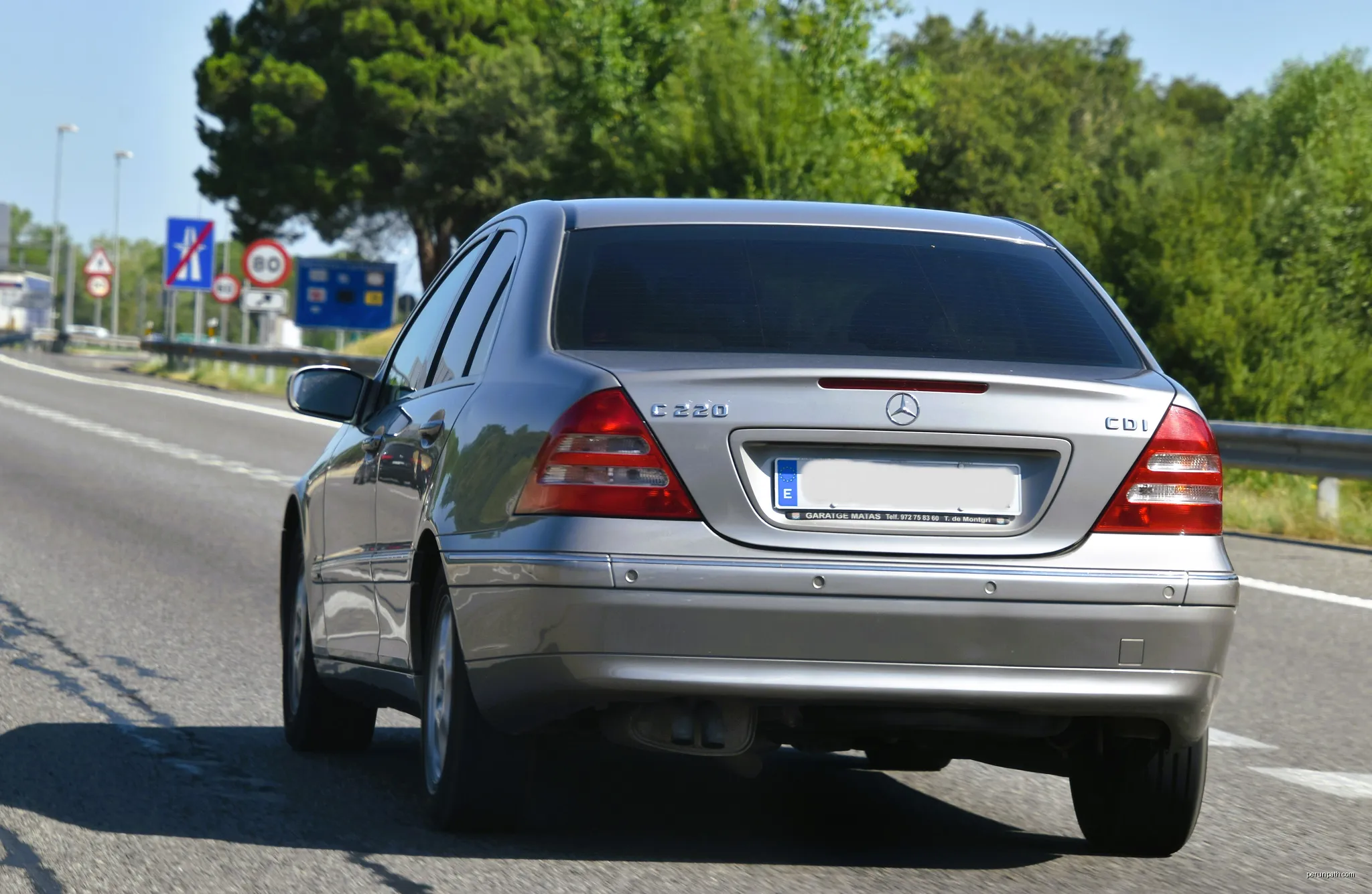 Mercedes-Benz C 220 CDI (W203, 2003) | Autor: Charles from Port Chester, New York | Licencja: CC BY 2.0 | Źródło: Wikimedia Commons