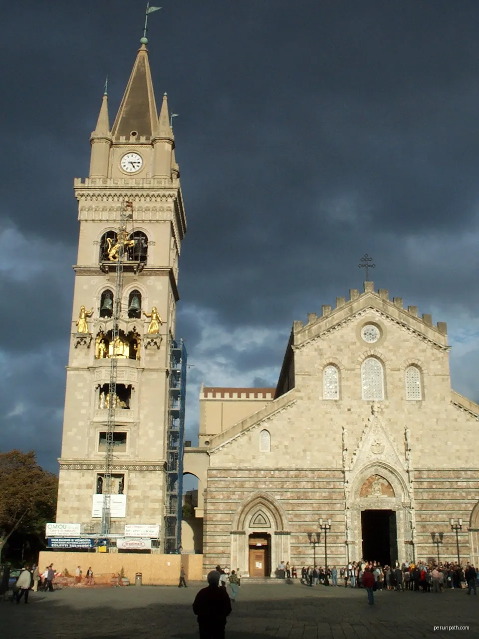 Messina- Piazza Duomo | Autor: giomodica | Licencja: CC BY 3.0 | Źródło: Wikimedia Commons