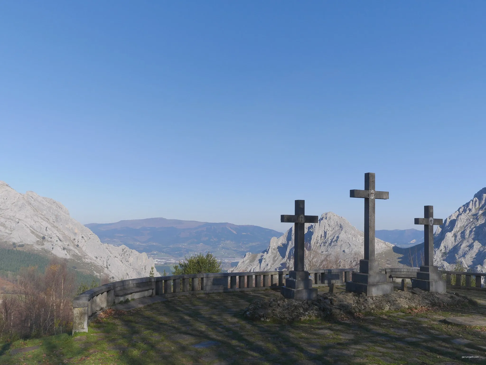 Mendiola errekari jarraitzen