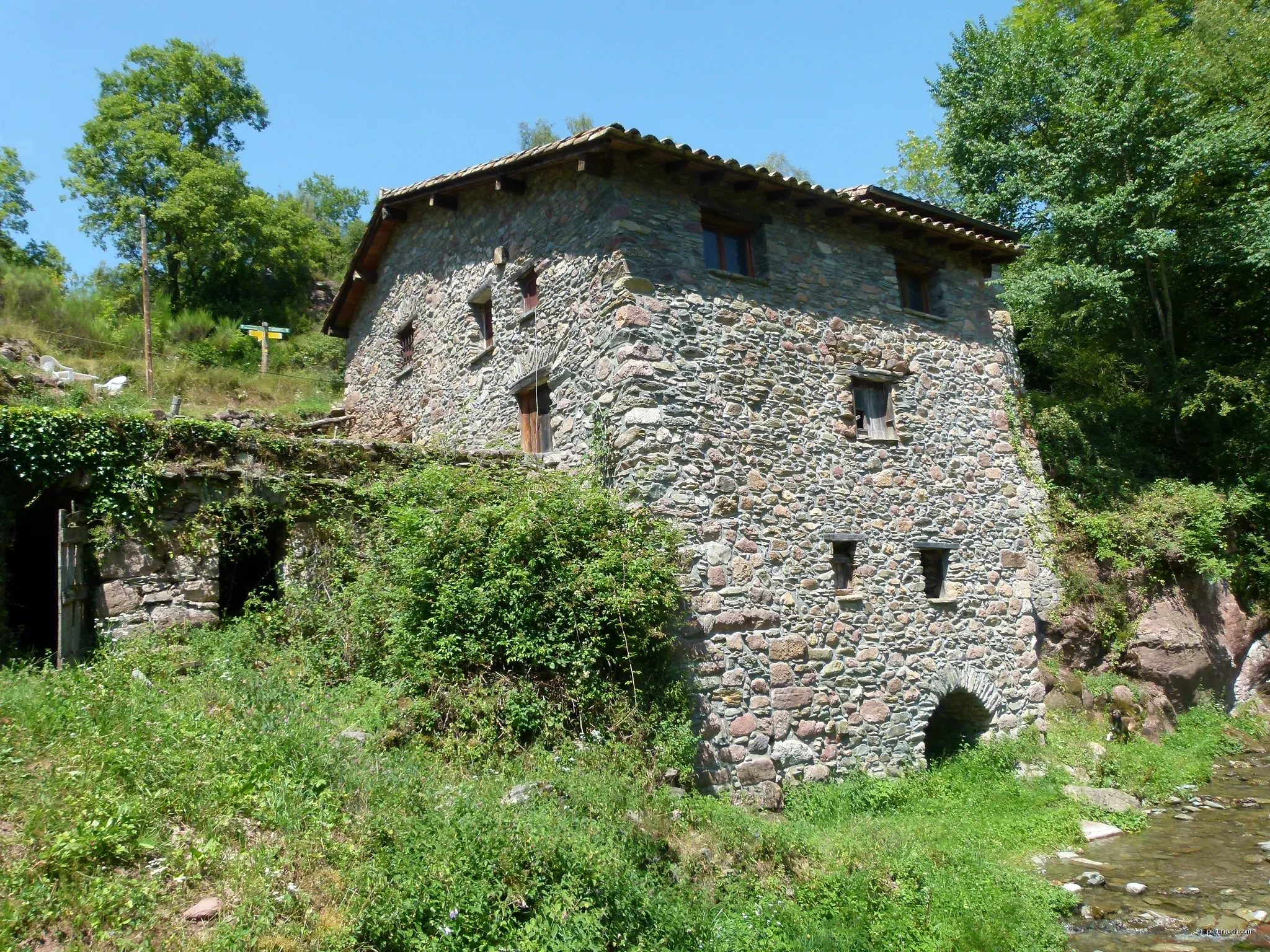 Molí d'en Sorolla (Camprodon) | Autor: Jordiipa | Licencja: CC BY-SA 4.0 | Źródło: Wikimedia Commons