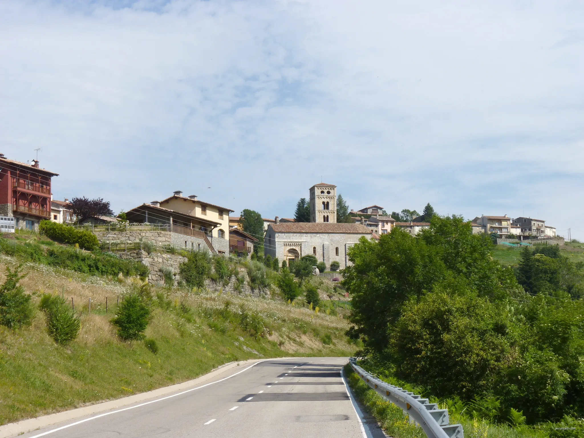 Poble, Molló (Ripollès, Girona, Catalunya, Espanya) | Autor: Bertrand GRONDIN  → (Talk) | Licencja: CC BY-SA 3.0 | Źródło: Wikimedia Commons