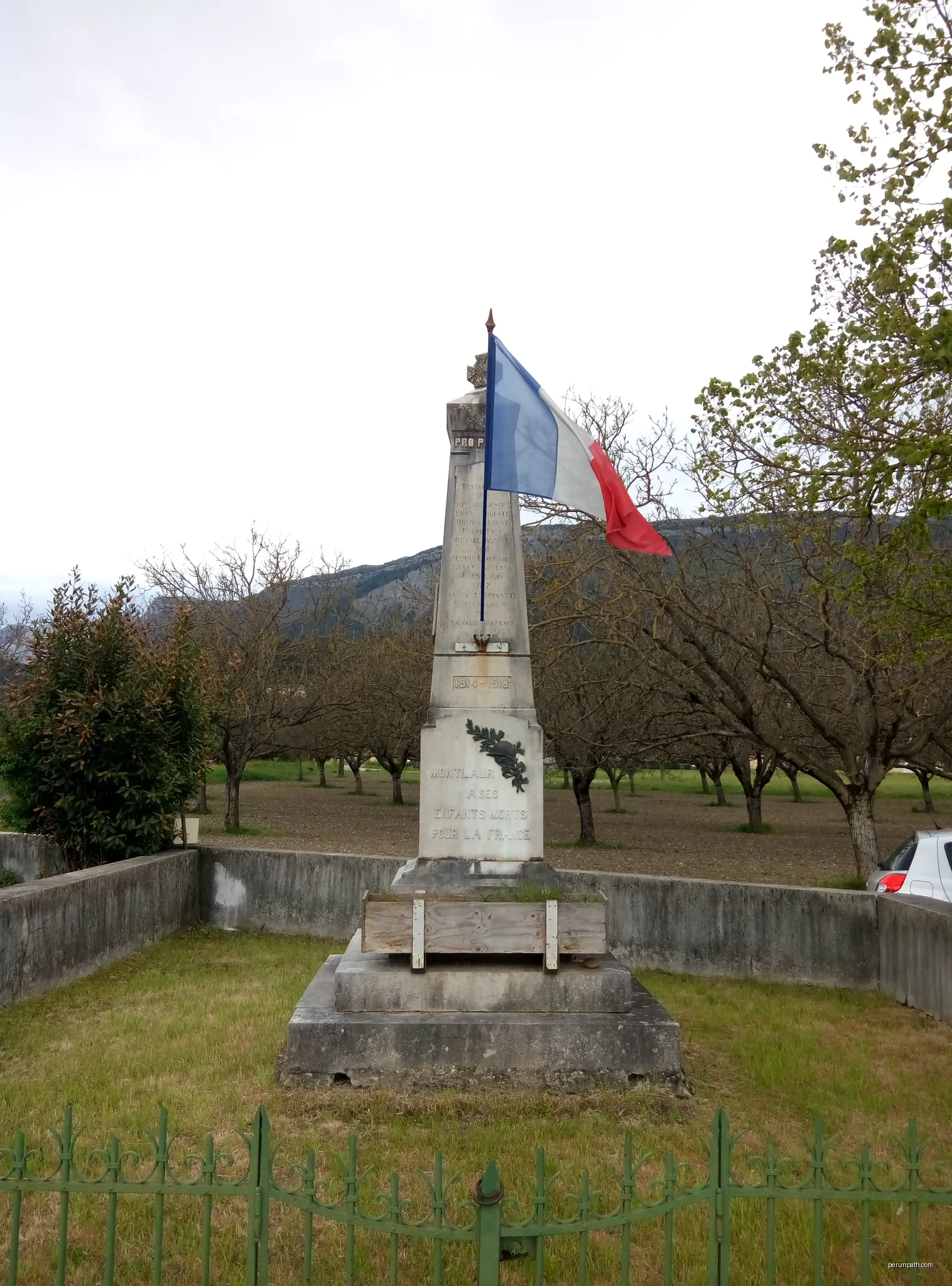 Die Luc Châtillon