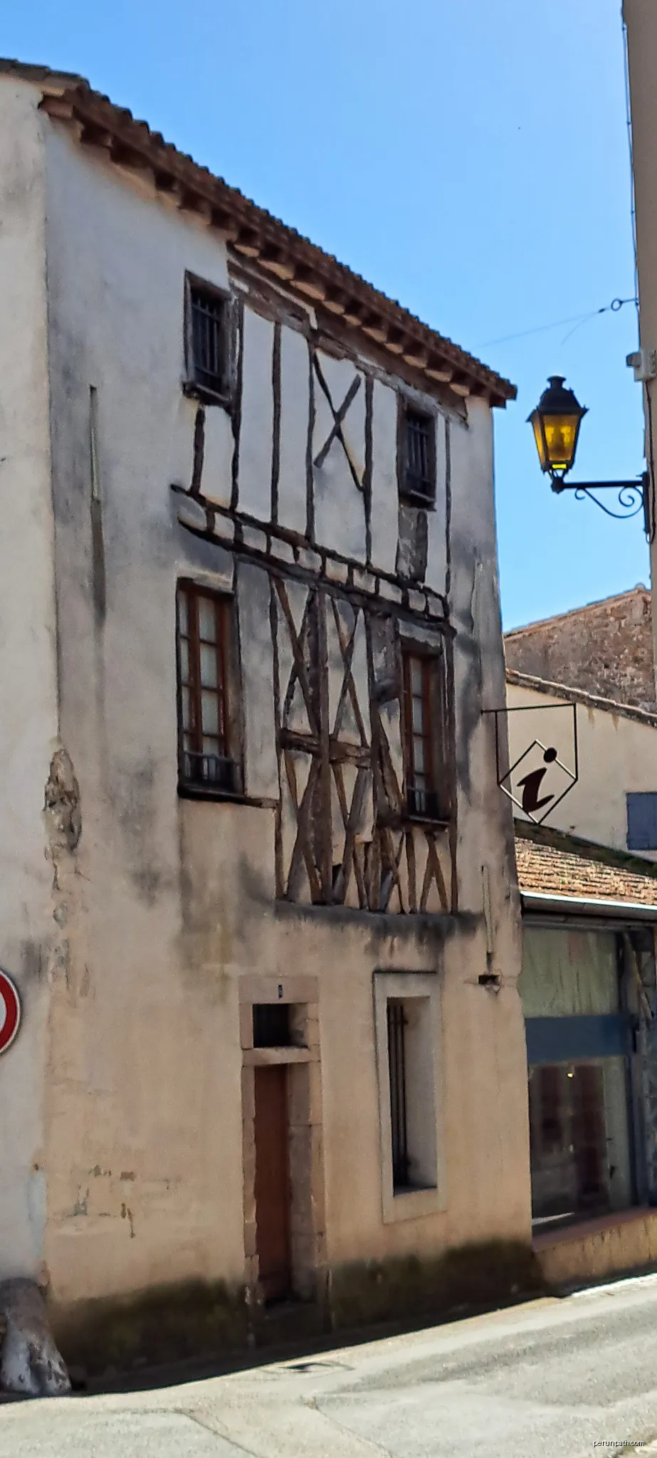 Montolieu - Rue du 11 Novembre 1918 | Autor: Selmoval | Licencja: CC BY-SA 4.0 | Źródło: Wikimedia Commons