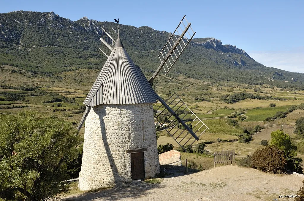 Moulin de Cucugnan | Autor: Doronenko | Licencja: CC BY-SA 3.0 | Źródło: Wikimedia Commons