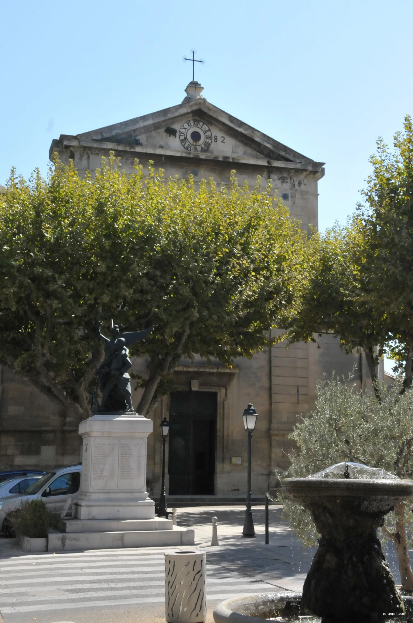 Impressionen aus Mouriès | Autor: CTHOE | Licencja: CC BY-SA 4.0 | Źródło: Wikimedia Commons