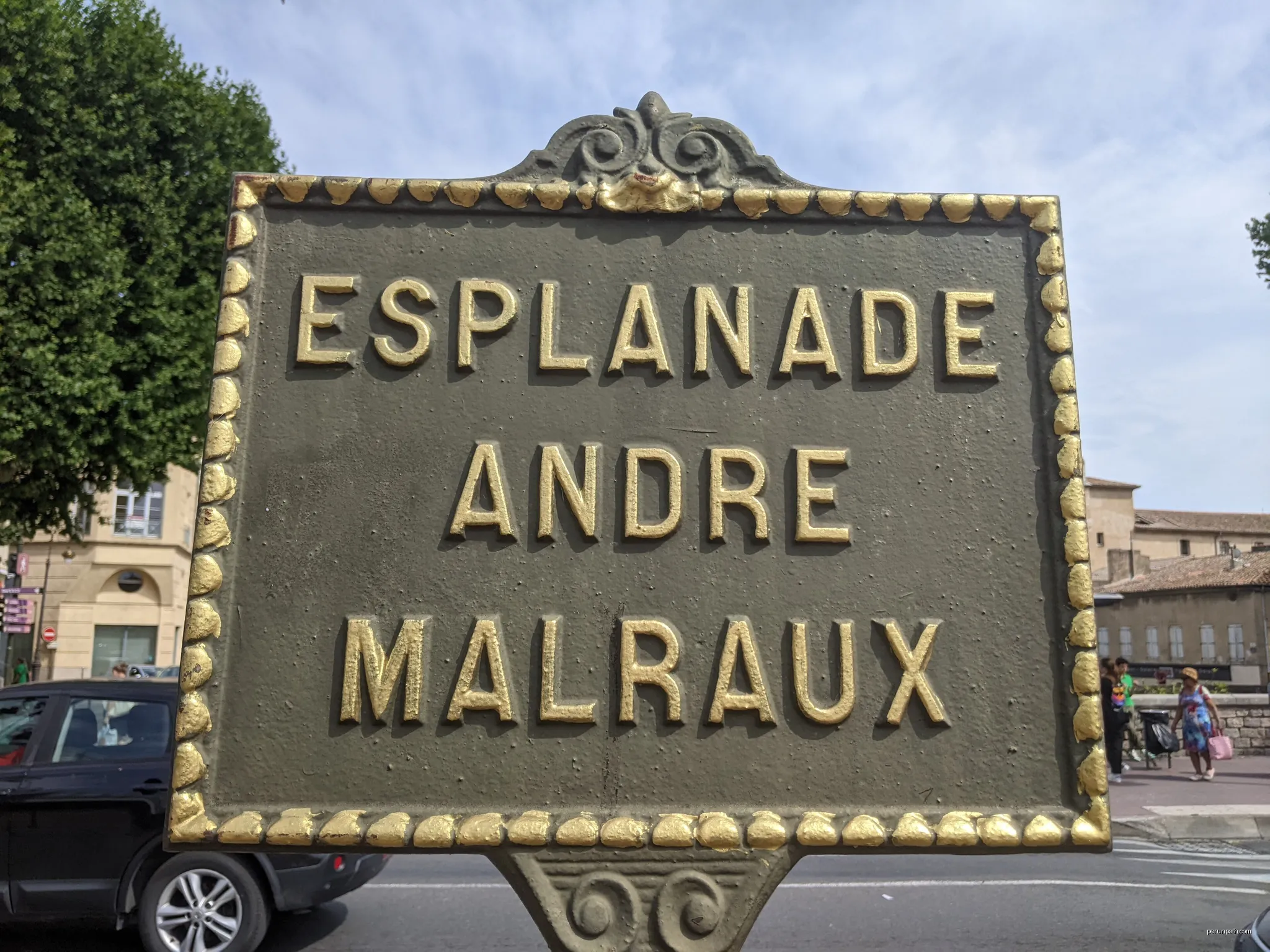 Plaque de l'esplanade André Malraux, à Narbonne (Aude, France). | Autor: Sebleouf | Licencja: CC BY-SA 4.0 | Źródło: Wikimedia Commons