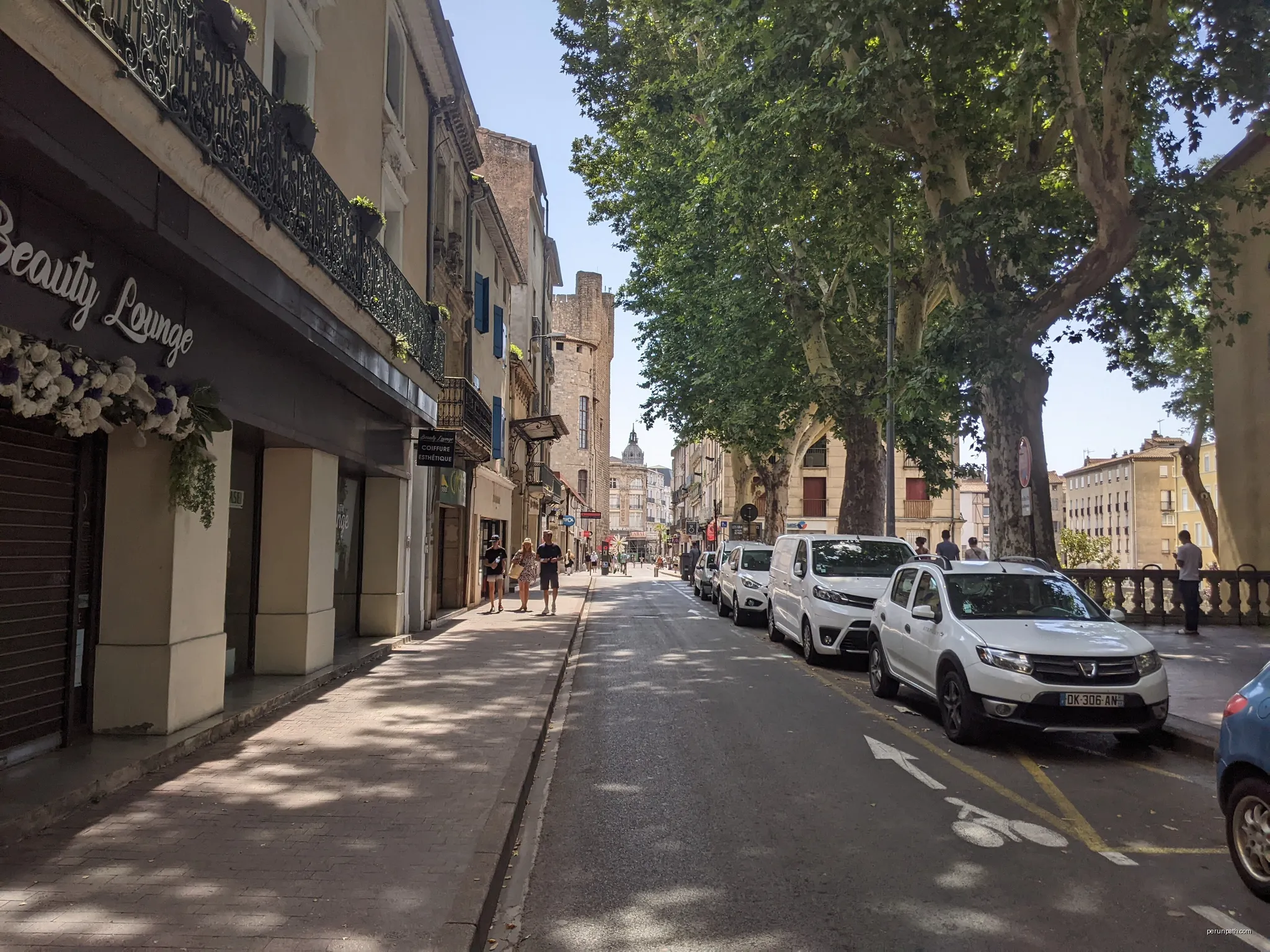 Vue de la rue Jean Jaurès, en direction de l'est, Narbonne (Aude, France). | Autor: Sebleouf | Licencja: CC BY-SA 4.0 | Źródło: Wikimedia Commons