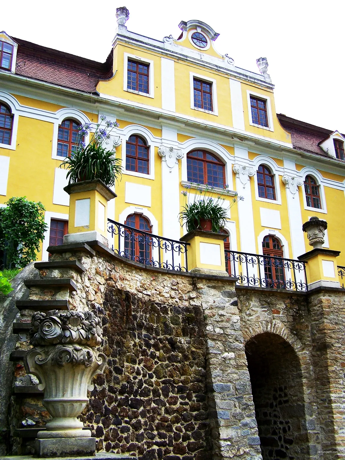 File:Neschwitz Altes Schloss NO.jpg | Licencja: CC BY-SA 2.0 de | Źródło: Wikimedia Commons