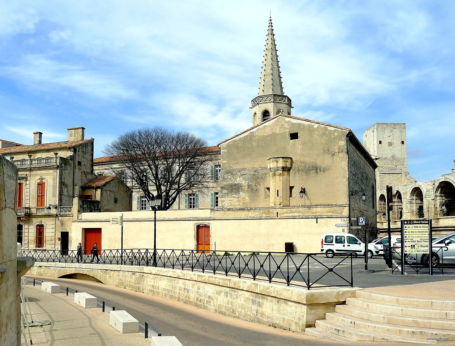 Saint-Charles school - Arles (Bouches-du-Rhone, France) | Autor: Mbzt | Licencja: CC BY-SA 3.0 | Źródło: Wikimedia Commons