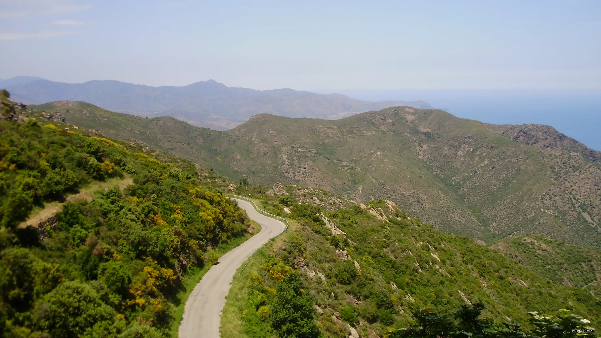 Paisatge des de Sant Pere de Rodes | Autor: klimmanet | Licencja: CC BY 3.0 | Źródło: Wikimedia Commons
