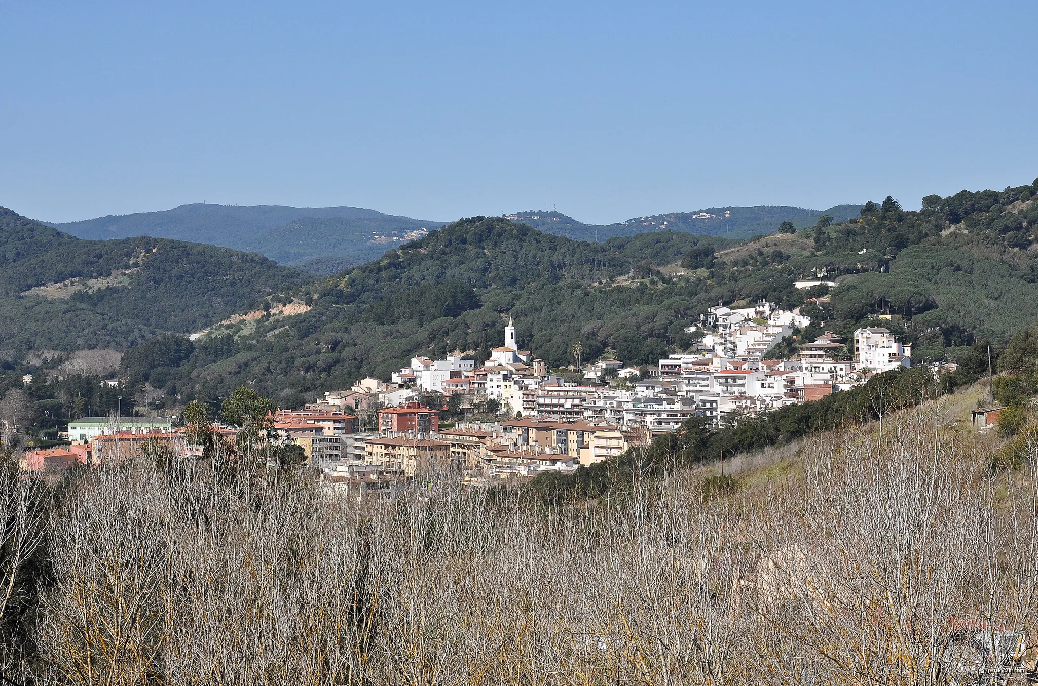 Panoramica de sant cebria de vallalta-Cataluña | Autor: Alberto-g-rovi | Licencja: CC BY 3.0 | Źródło: Wikimedia Commons