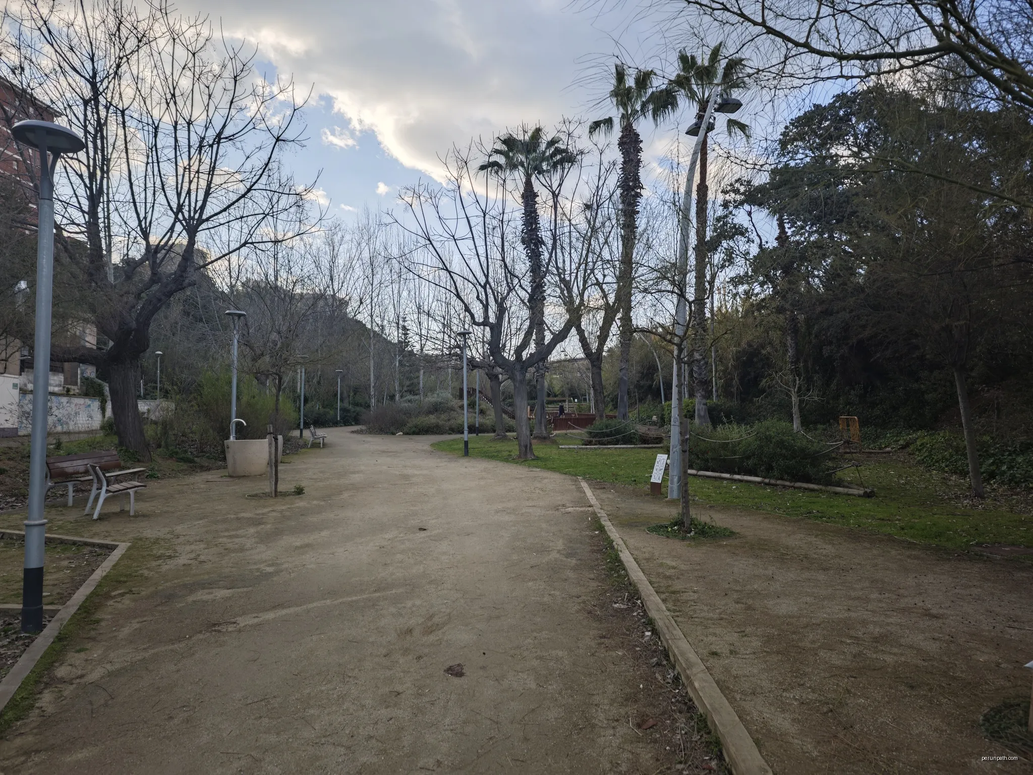 Parc de la Riera d'en Font (font de Montgat) | Autor: Friviere | Licencja: CC BY-SA 4.0 | Źródło: Wikimedia Commons