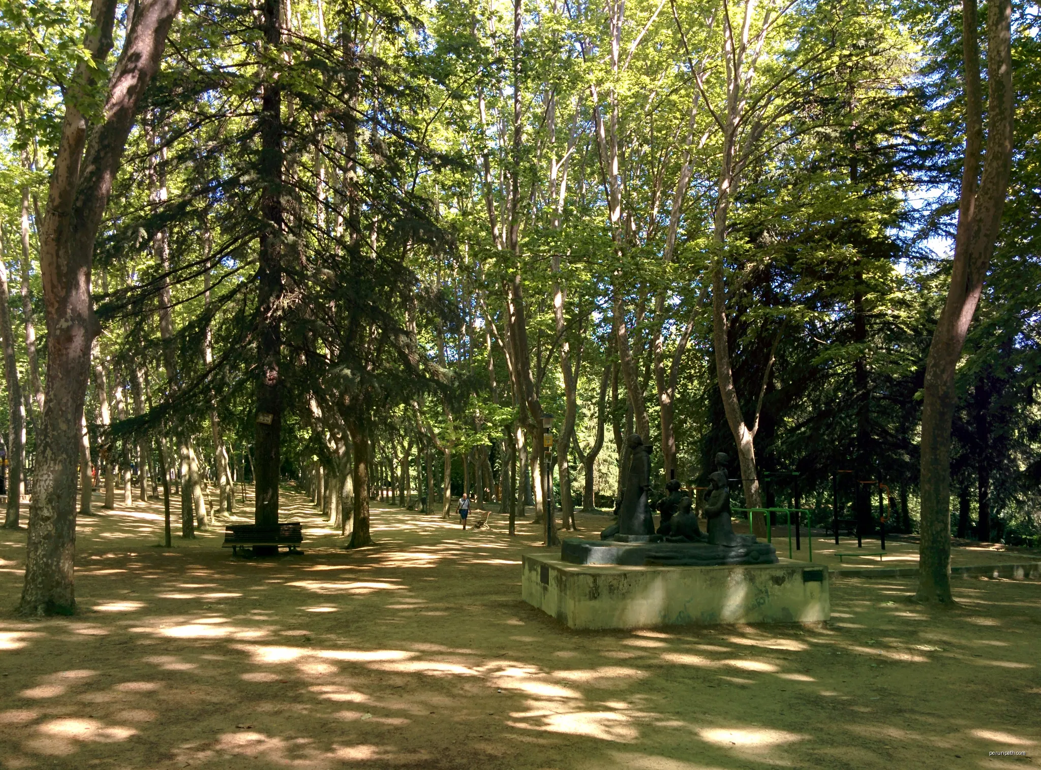 Parc de Sant Salvador (Santa Coloma de Farners) | Autor: Josep Maria Viñolas Esteva | Licencja: CC BY-SA 4.0 | Źródło: Wikimedia Commons