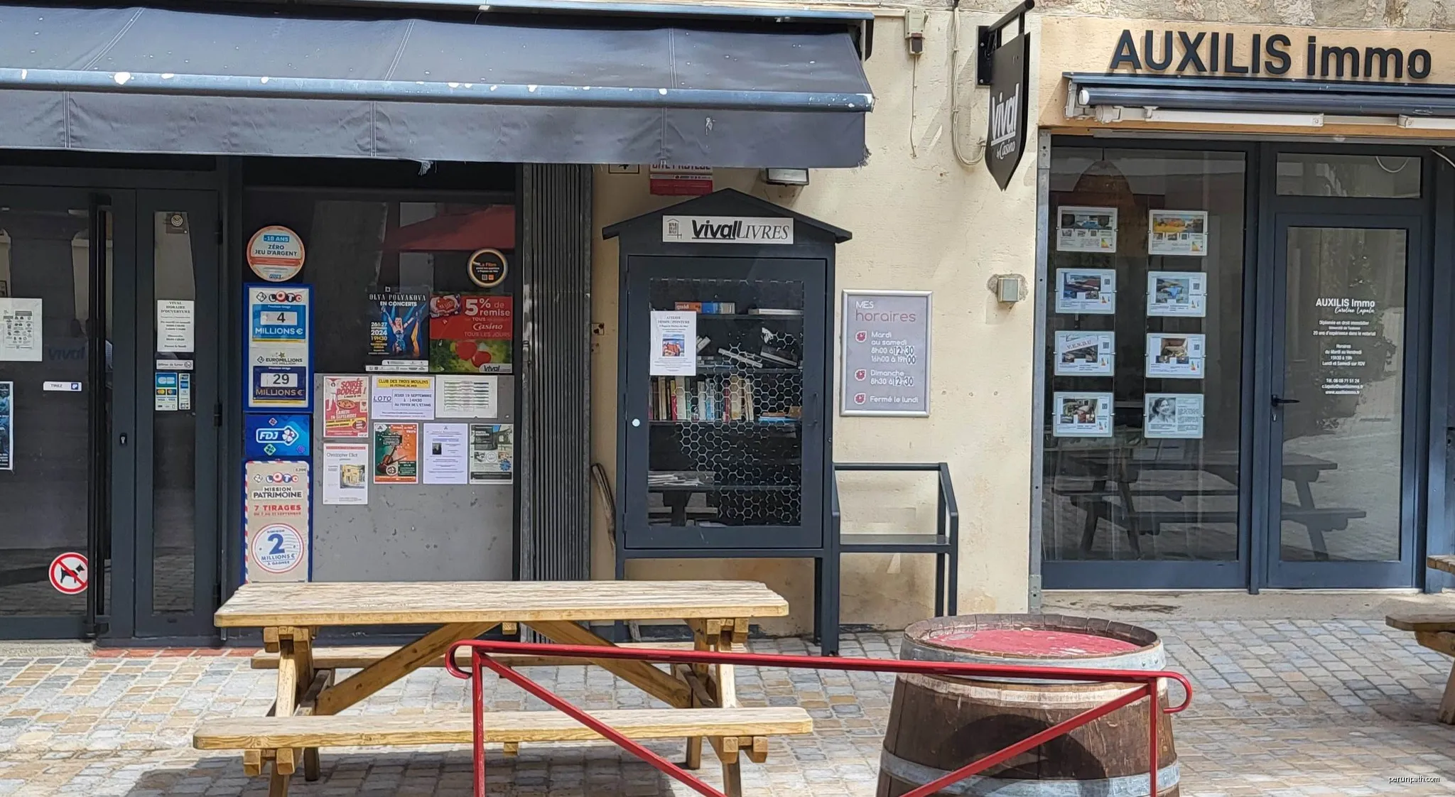 Boîte à livres à Peyriac-de-Mer | Autor: Jairoulak | Licencja: CC BY-SA 4.0 | Źródło: Wikimedia Commons