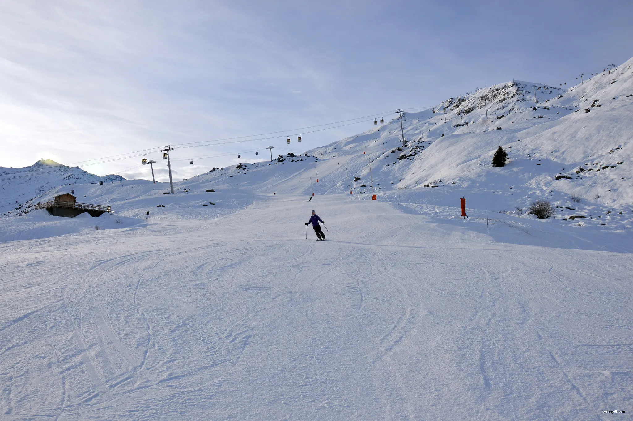 Piste Vallon, Les Menuires | Autor: DimiTalen | Licencja: CC0 | Źródło: Wikimedia Commons