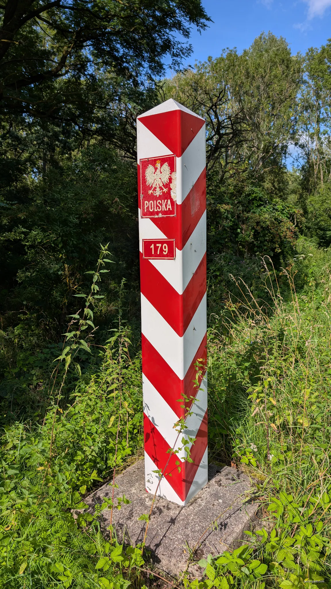 Polish border boundary marker no. 179 in Prędocice (Toporów) | Autor: Fortek67 | Licencja: CC BY-SA 4.0 | Źródło: Wikimedia Commons
