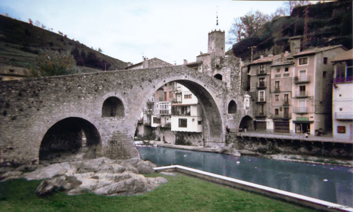 Pont de Camprodon. | Autor: jordi domènech | Licencja: CC BY-SA 3.0 | Źródło: Wikimedia Commons