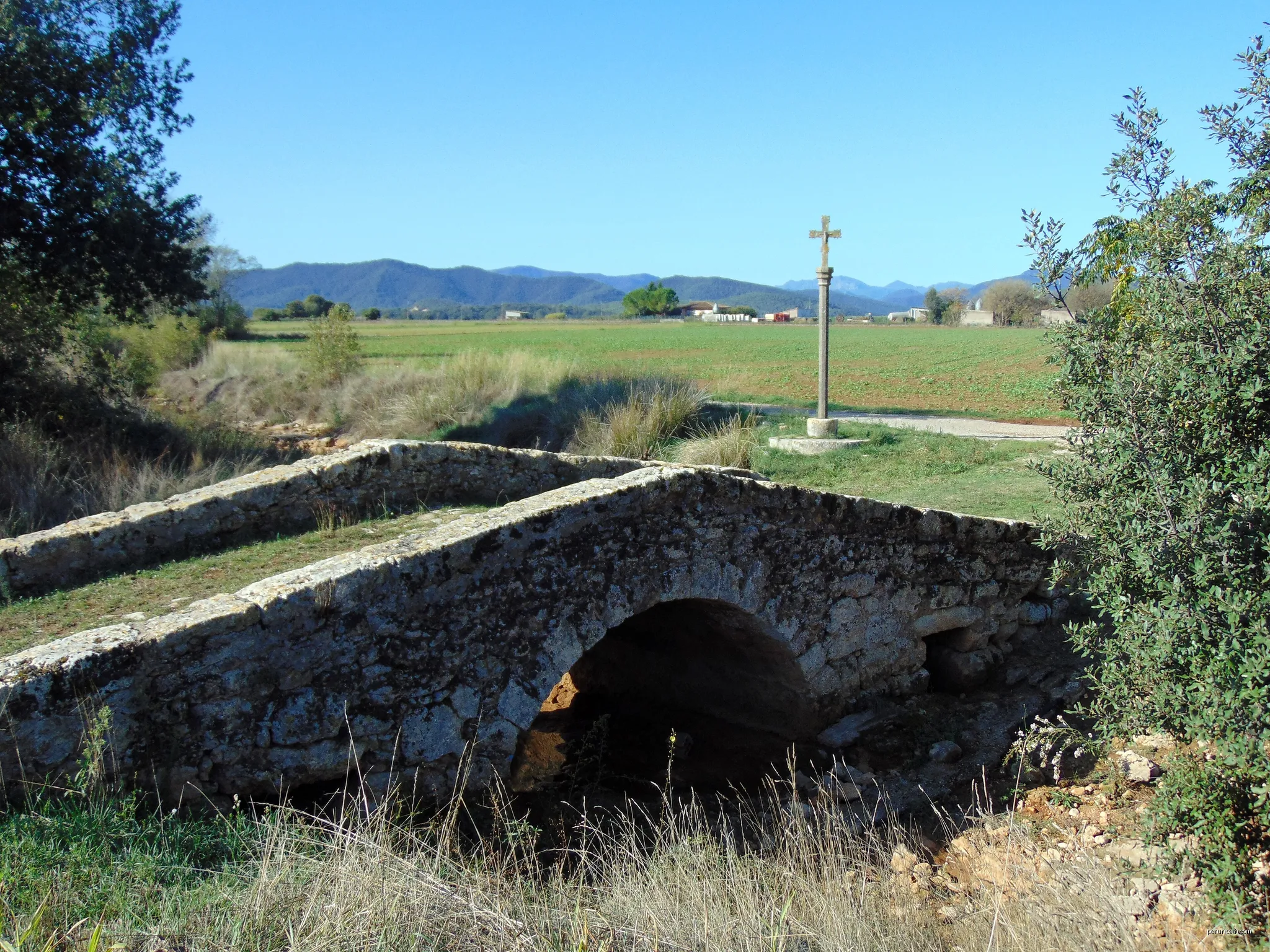 Pont de Martís (Esponellà) | Autor: Josep Maria Viñolas Esteva | Licencja: CC BY-SA 4.0 | Źródło: Wikimedia Commons