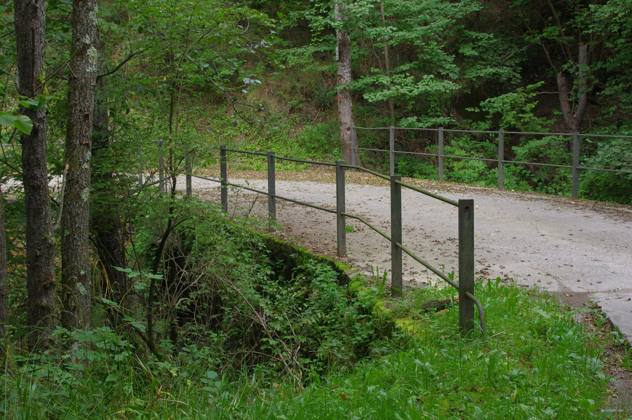 El Pont de Vilaró, a les rodalies de Pardines 




This is a photo of a building listed in the Catalan heritage register as Bé Cultural d'Interès Local (BCIL) under the reference IPA-4046. | Autor: Àlex | Licencja: CC BY-SA 4.0 | Źródło: Wikimedia Commons
