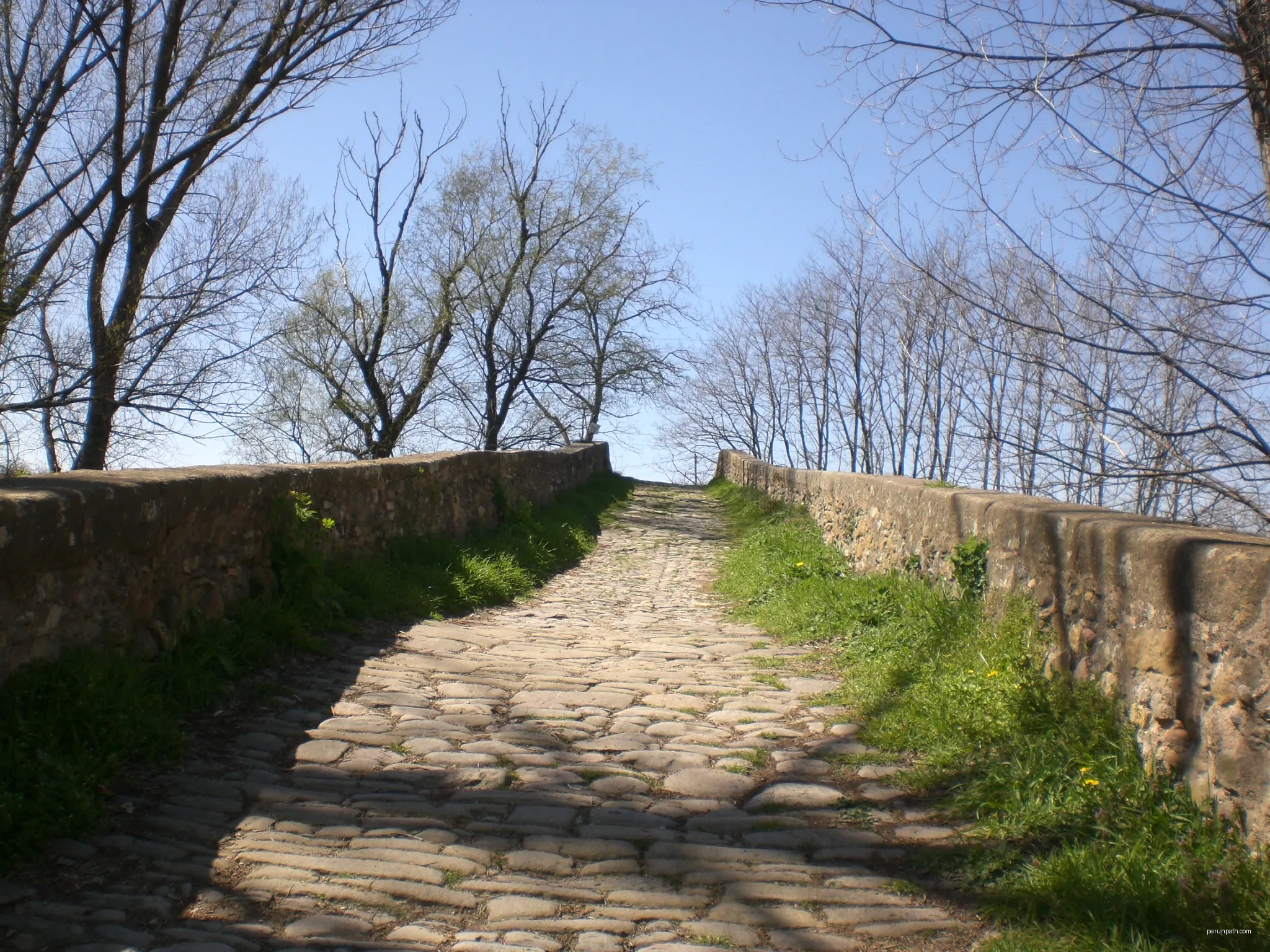 Pont del Bruguer, Vic i Folgueroles  (abril 2010) | Autor: EliziR | Licencja: CC BY-SA 3.0 | Źródło: Wikimedia Commons