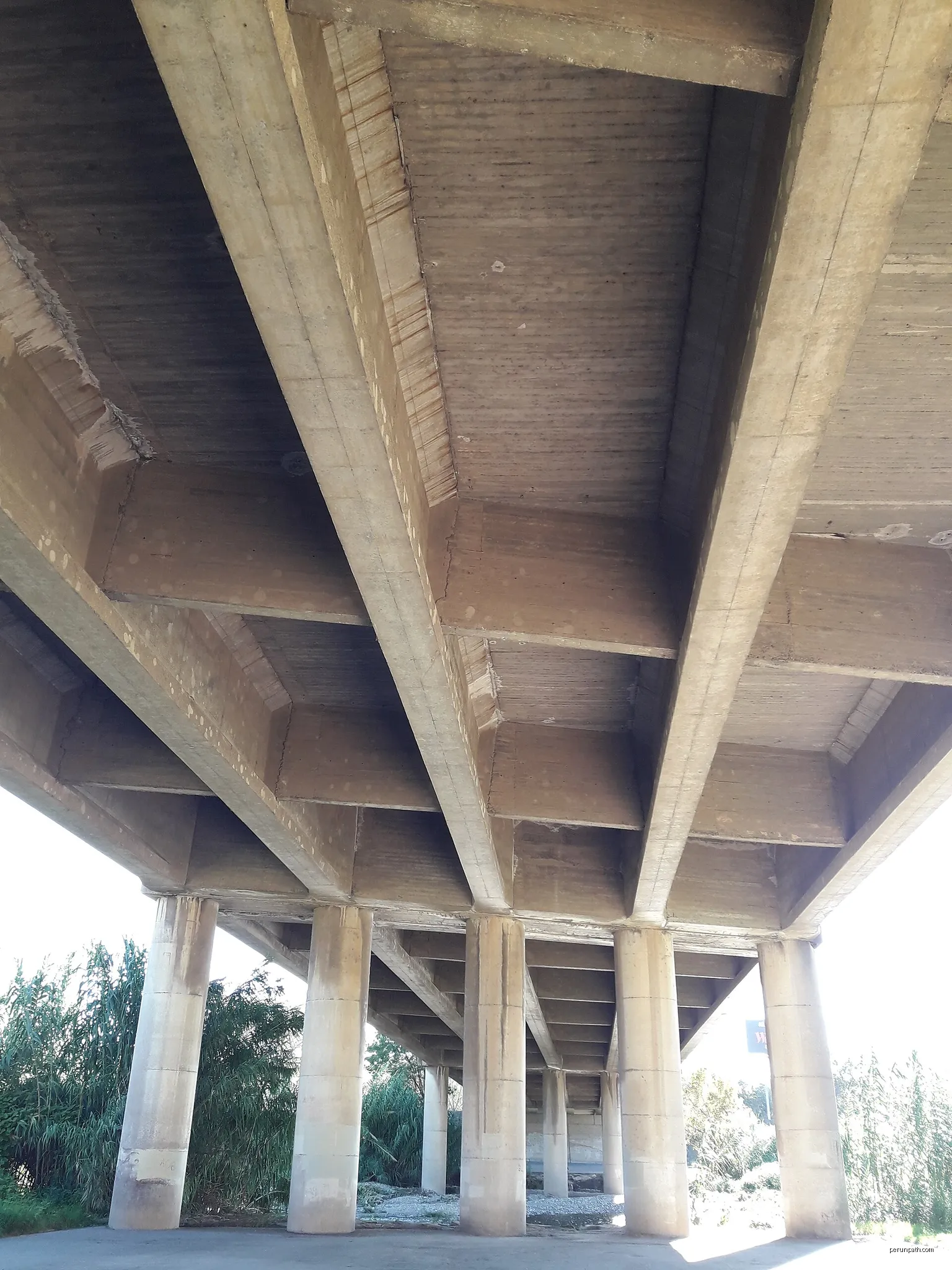 Ponts de la C-31 sobre el el Besòs - | Autor: Pere López Brosa | Licencja: CC BY-SA 4.0 | Źródło: Wikimedia Commons