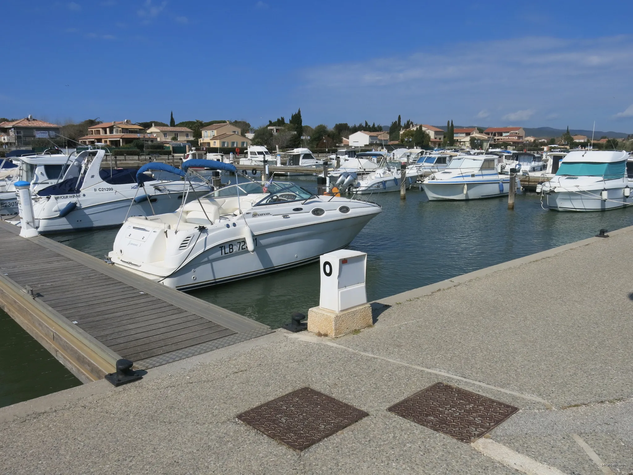 Port Maravenne. La Londe-les-Maures (Var, France). | Autor: Tangopaso | Licencja: Public domain | Źródło: Wikimedia Commons