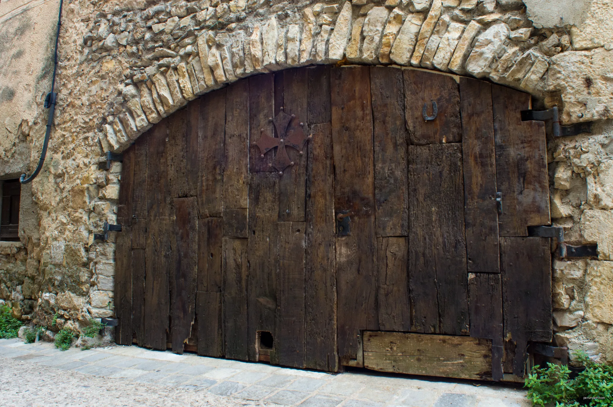 Portalh occitan | Autor: jacme31 | Licencja: CC BY-SA 2.0 | Źródło: Wikimedia Commons