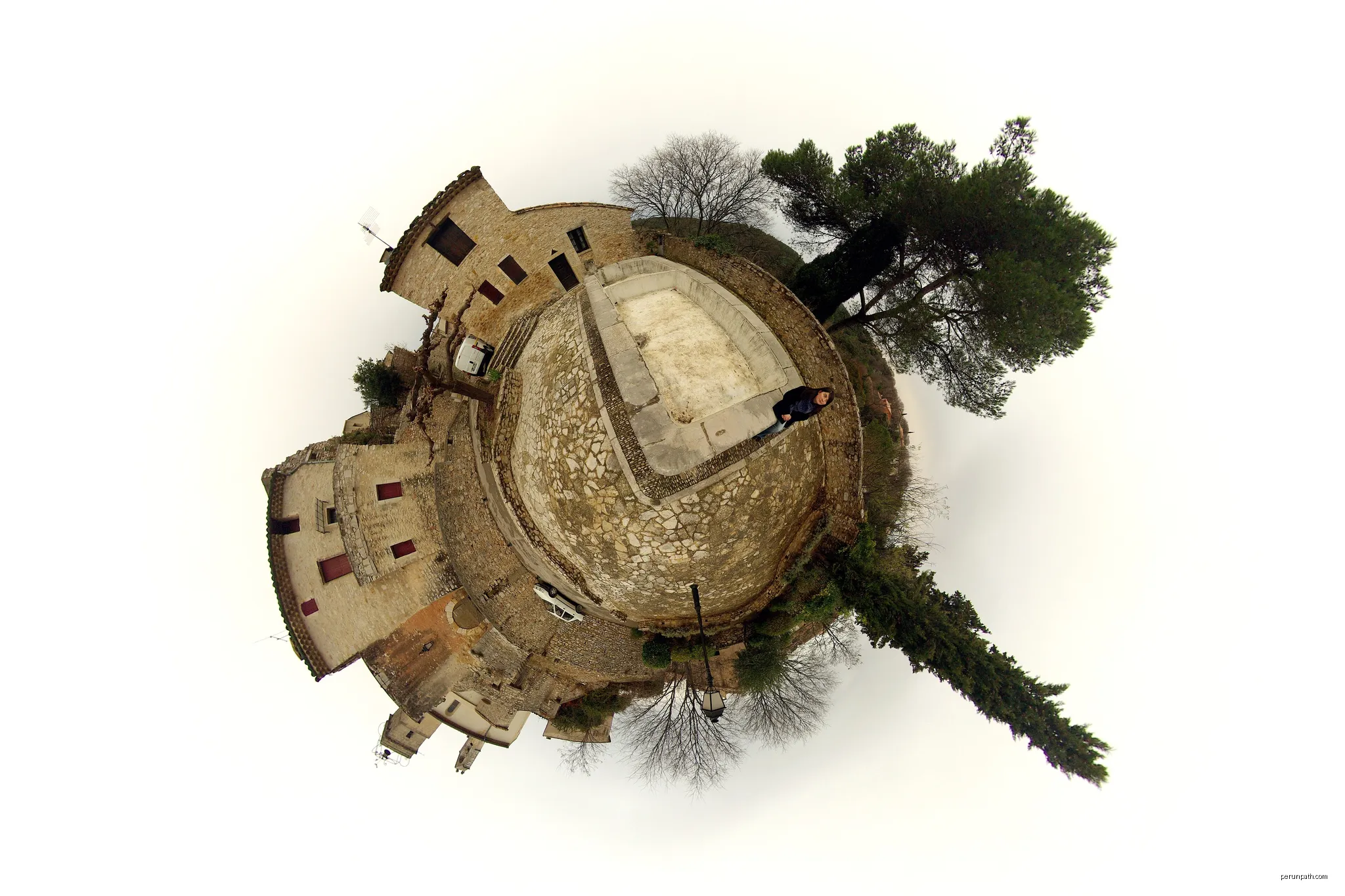 Stereographic projection of this equirectangular panorama.

Part of my Wee planets set. | Autor: Alexandre Duret-Lutz from Paris, France | Licencja: CC BY-SA 2.0 | Źródło: Wikimedia Commons