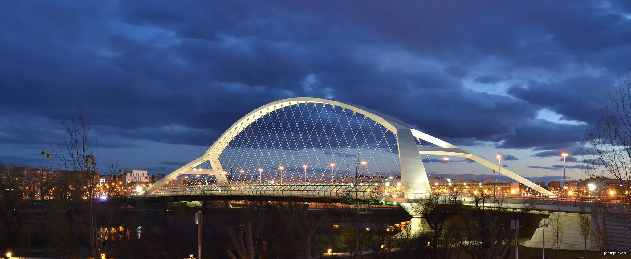 La margen izquierda, entre puentes