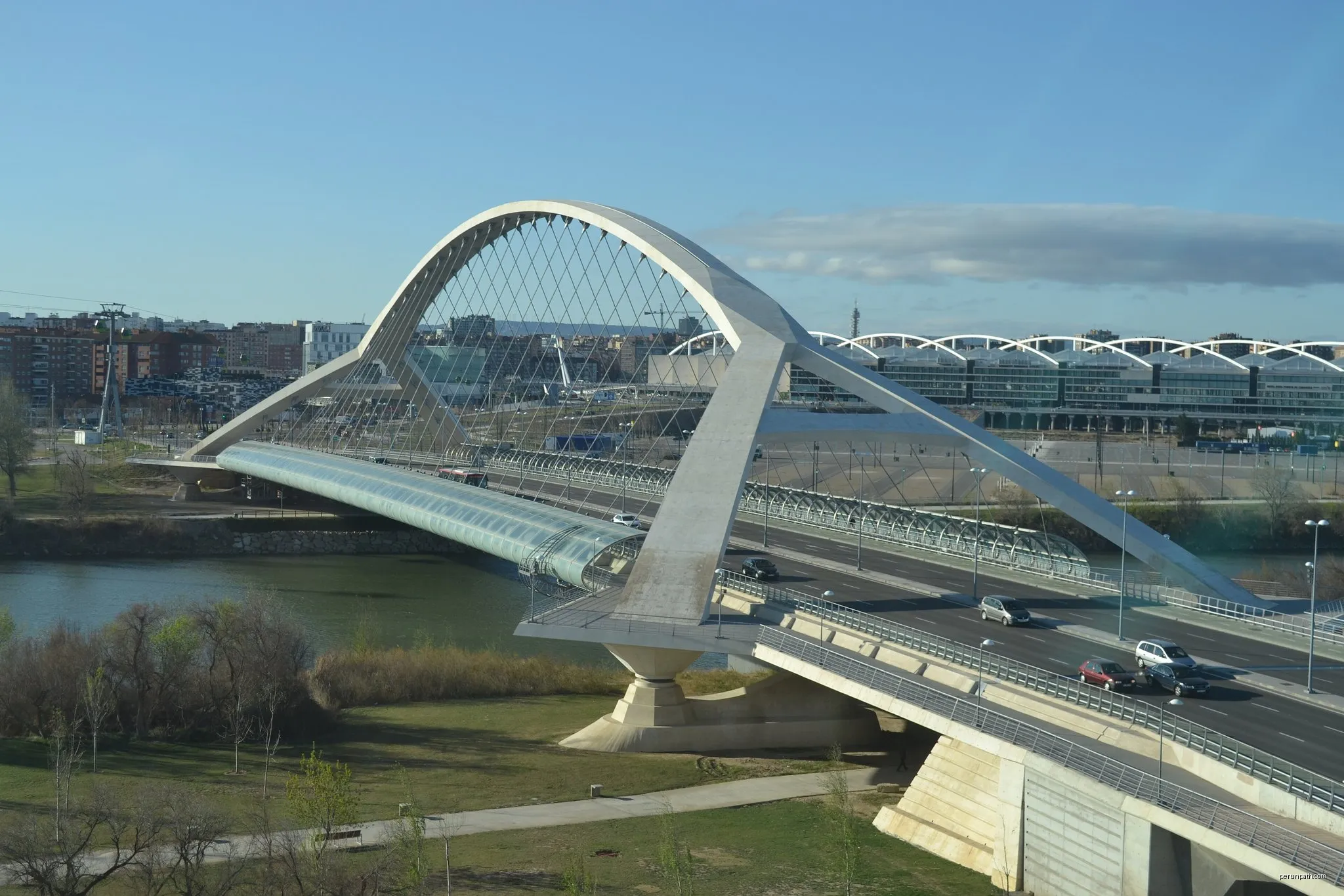La margen izquierda, entre puentes