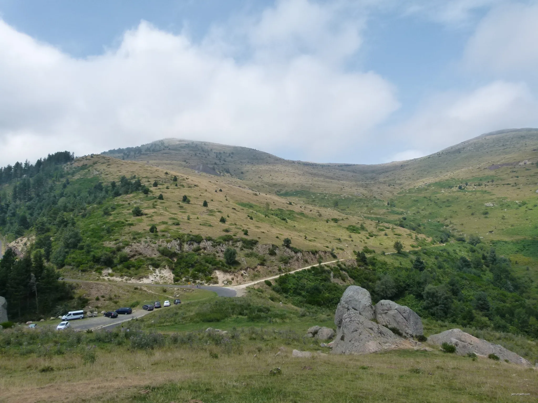 Puig de l'Estella des del Coll de la Descàrrega | Autor: Jordiipa | Licencja: CC BY-SA 4.0 | Źródło: Wikimedia Commons