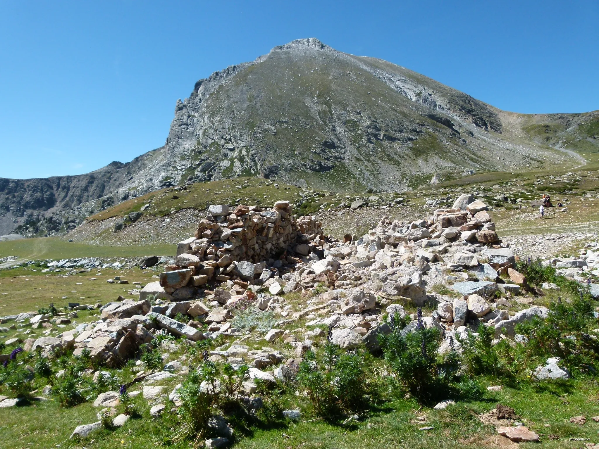 Xalet refugi d'Ull de Ter (Setcases) | Autor: Jordiipa | Licencja: CC BY-SA 4.0 | Źródło: Wikimedia Commons