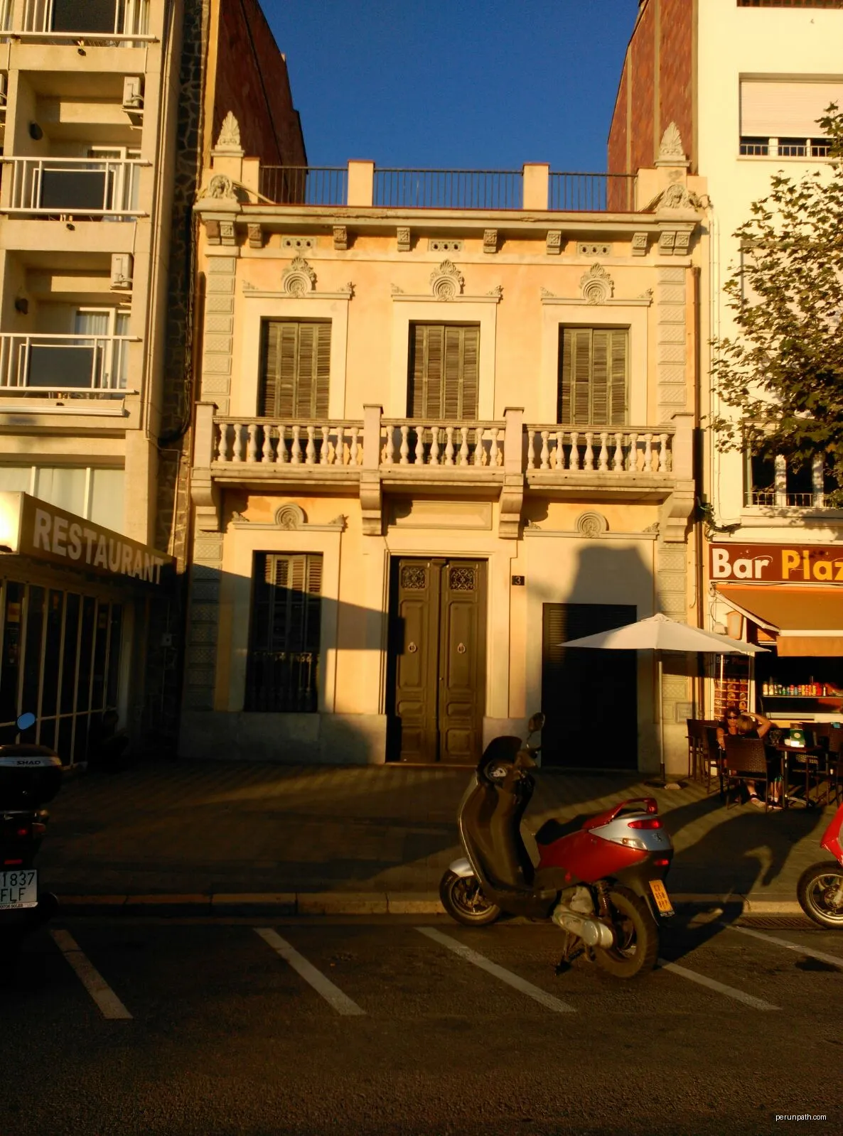 Casa Ramon Rahola (Roses) | Autor: Maite oliva alsina | Licencja: CC BY-SA 4.0 | Źródło: Wikimedia Commons