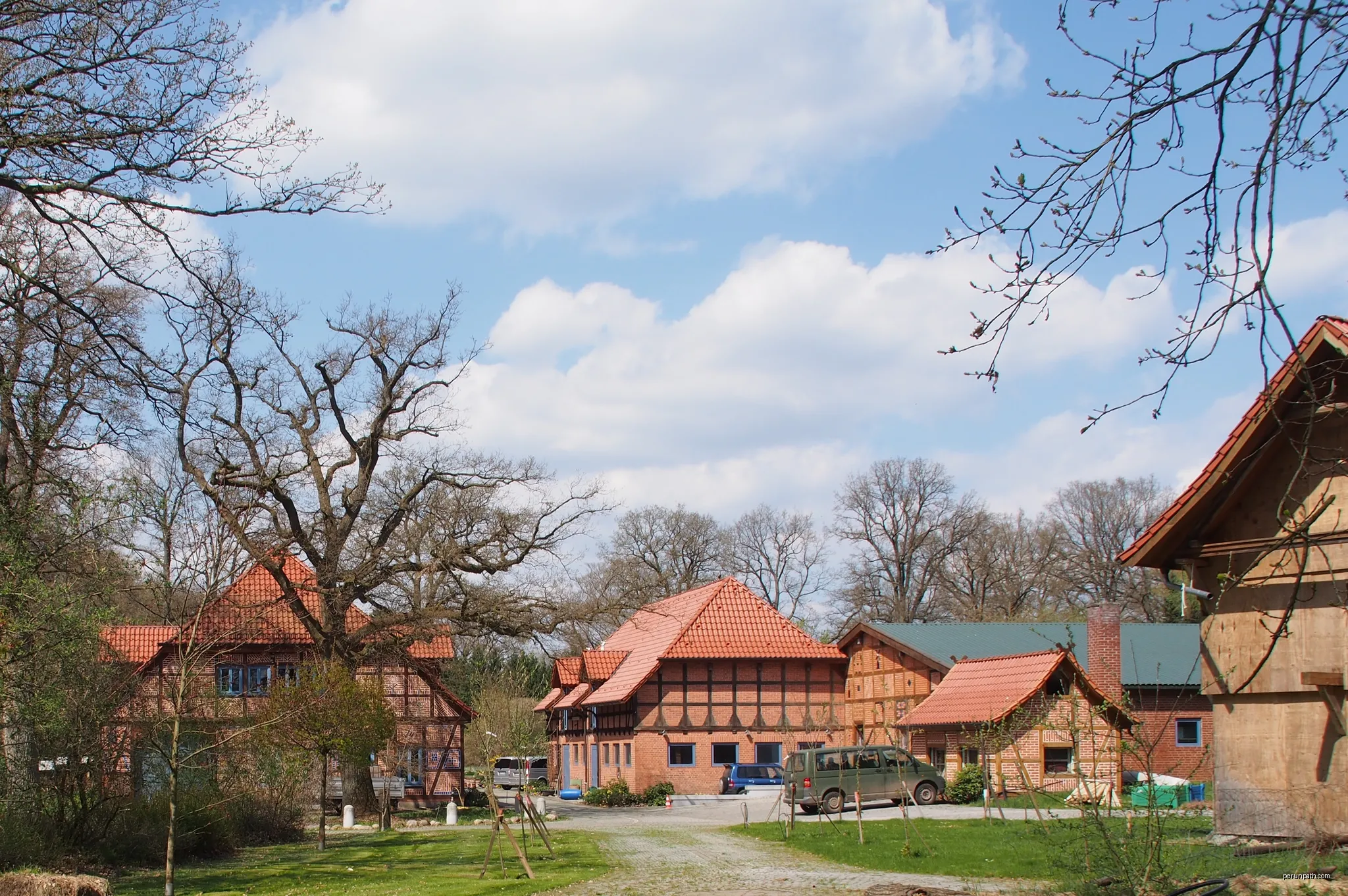 Bauernhof im Ortsteil Rebberlah, Heuweg 3, Gemeinde Eschede (Niedersachsen) | Autor: Hajotthu | Licencja: CC BY 3.0 | Źródło: Wikimedia Commons