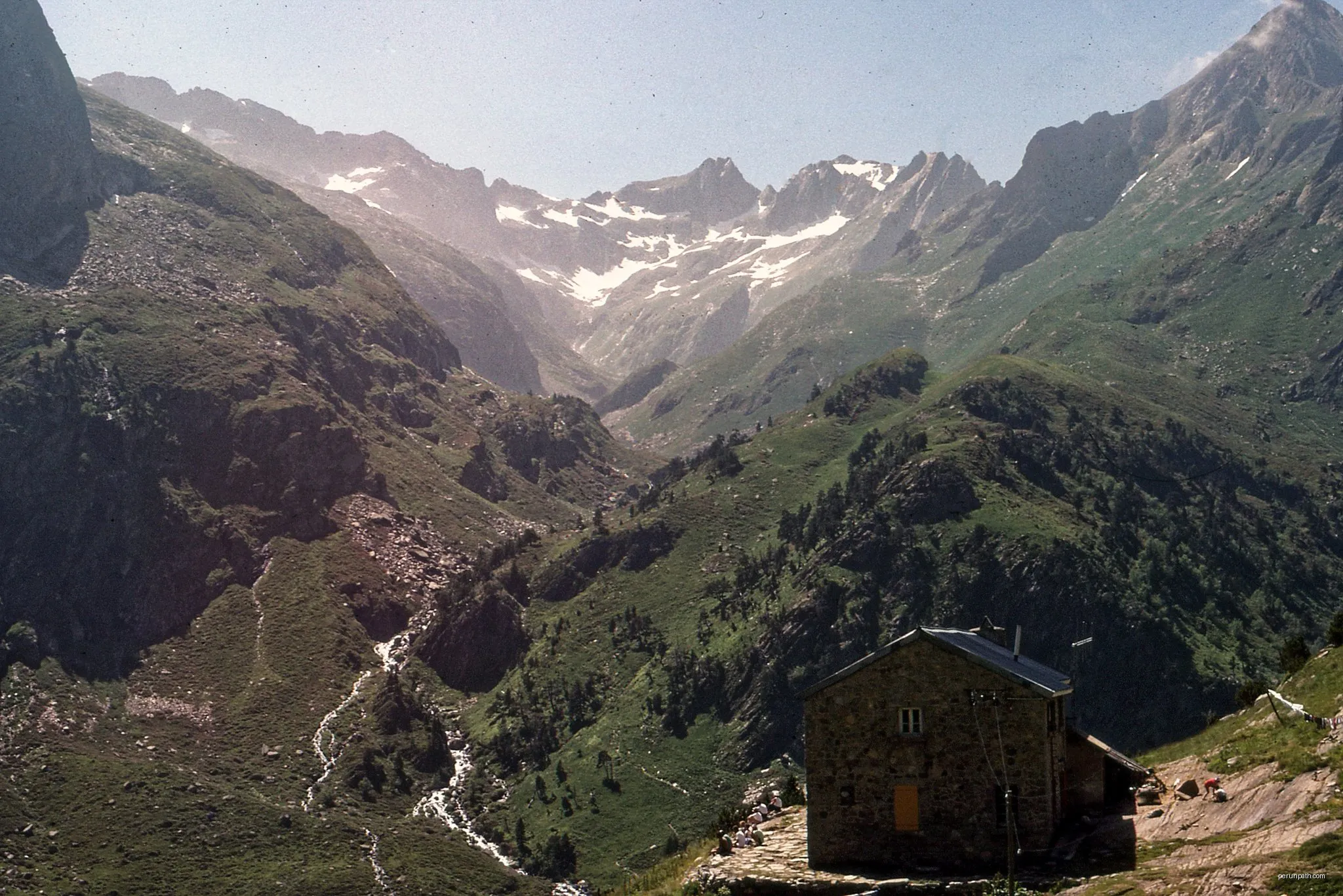 Lac d'Oô et refuge d'Espingo