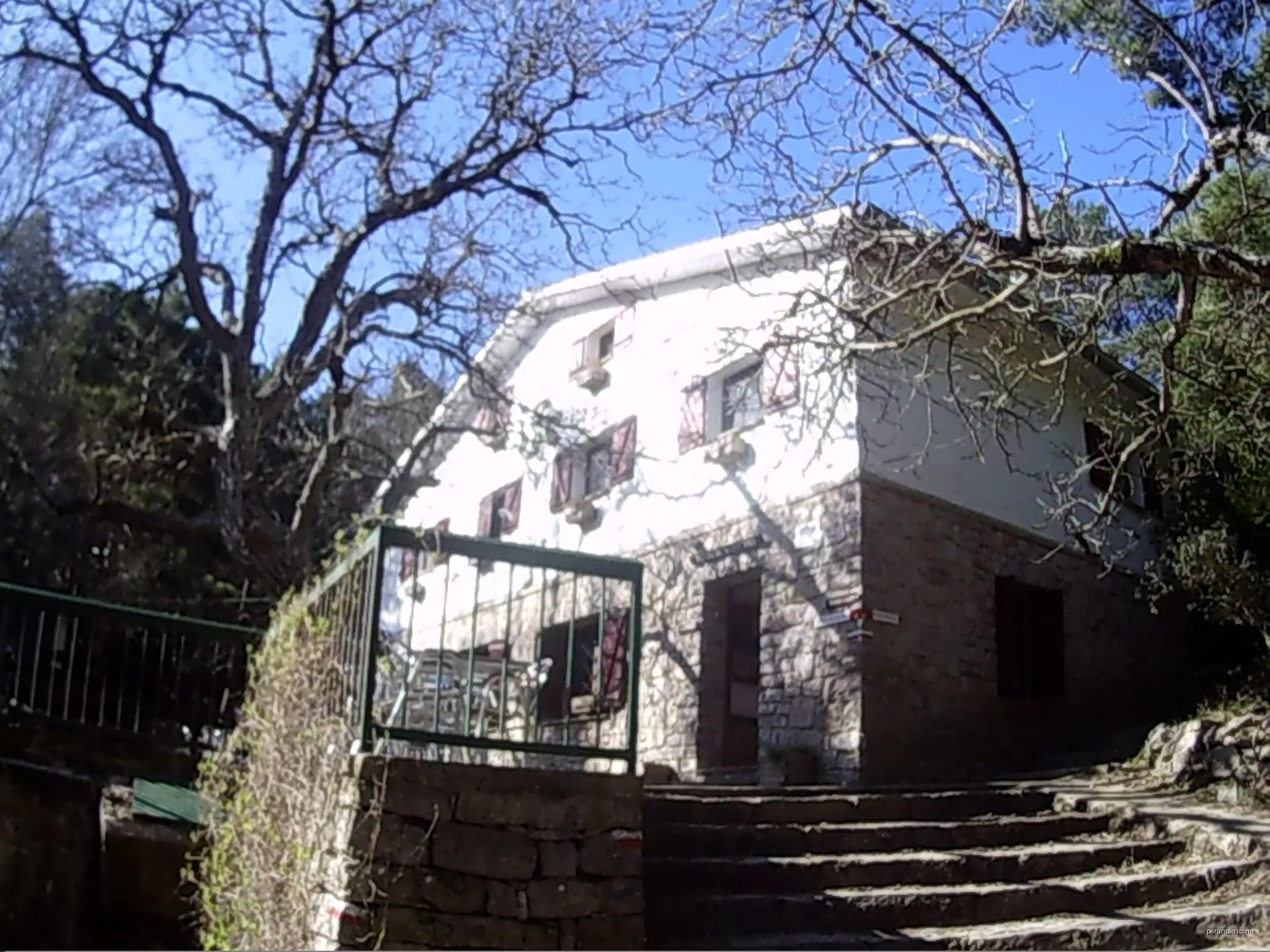 Del Santuari de Pinós als Ports