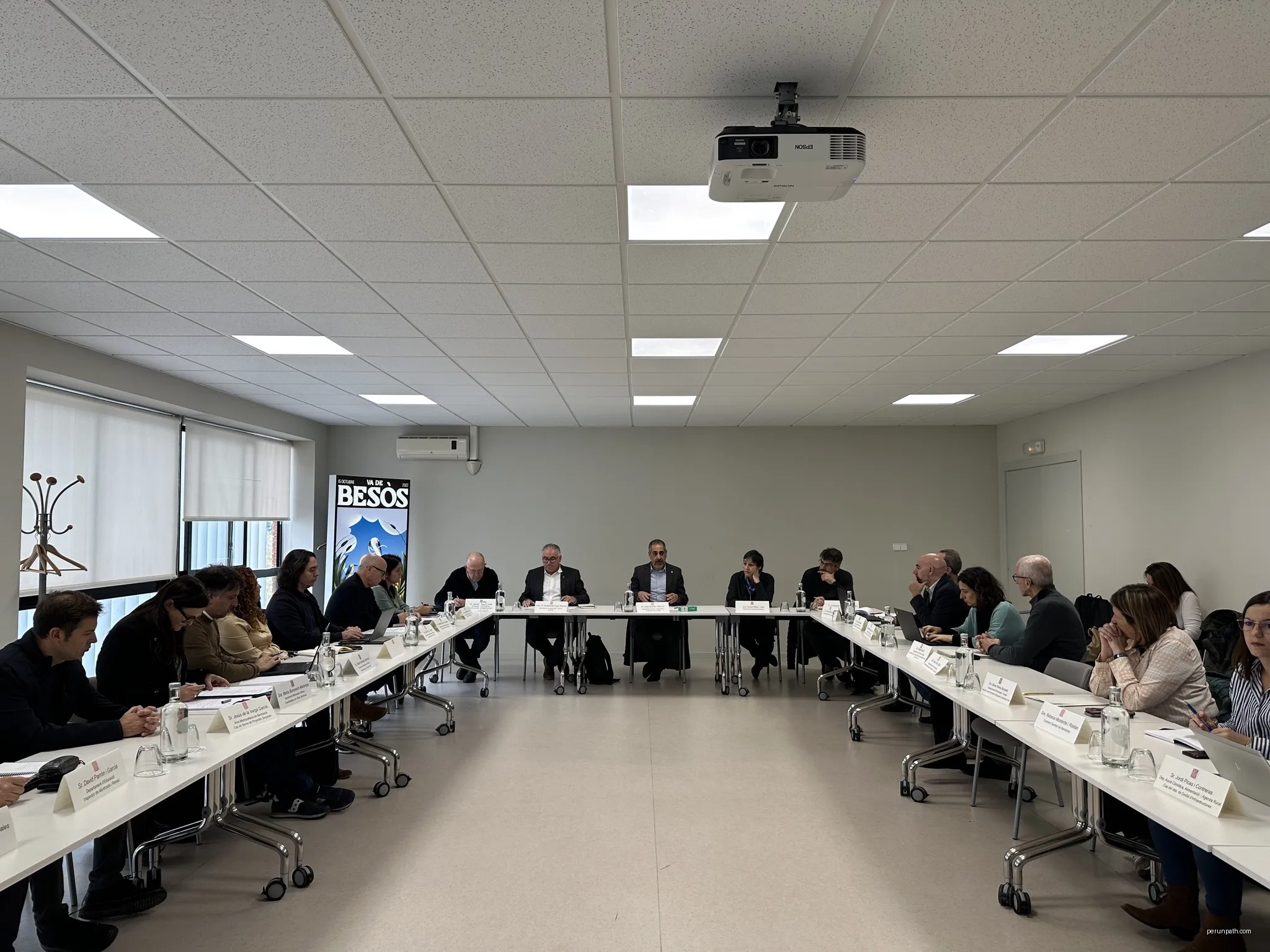 Reunió de la comissió tècnica del barraquisme a la llera del riu Besòs | Autor: Government of Catalonia | Licencja: Attribution | Źródło: Wikimedia Commons