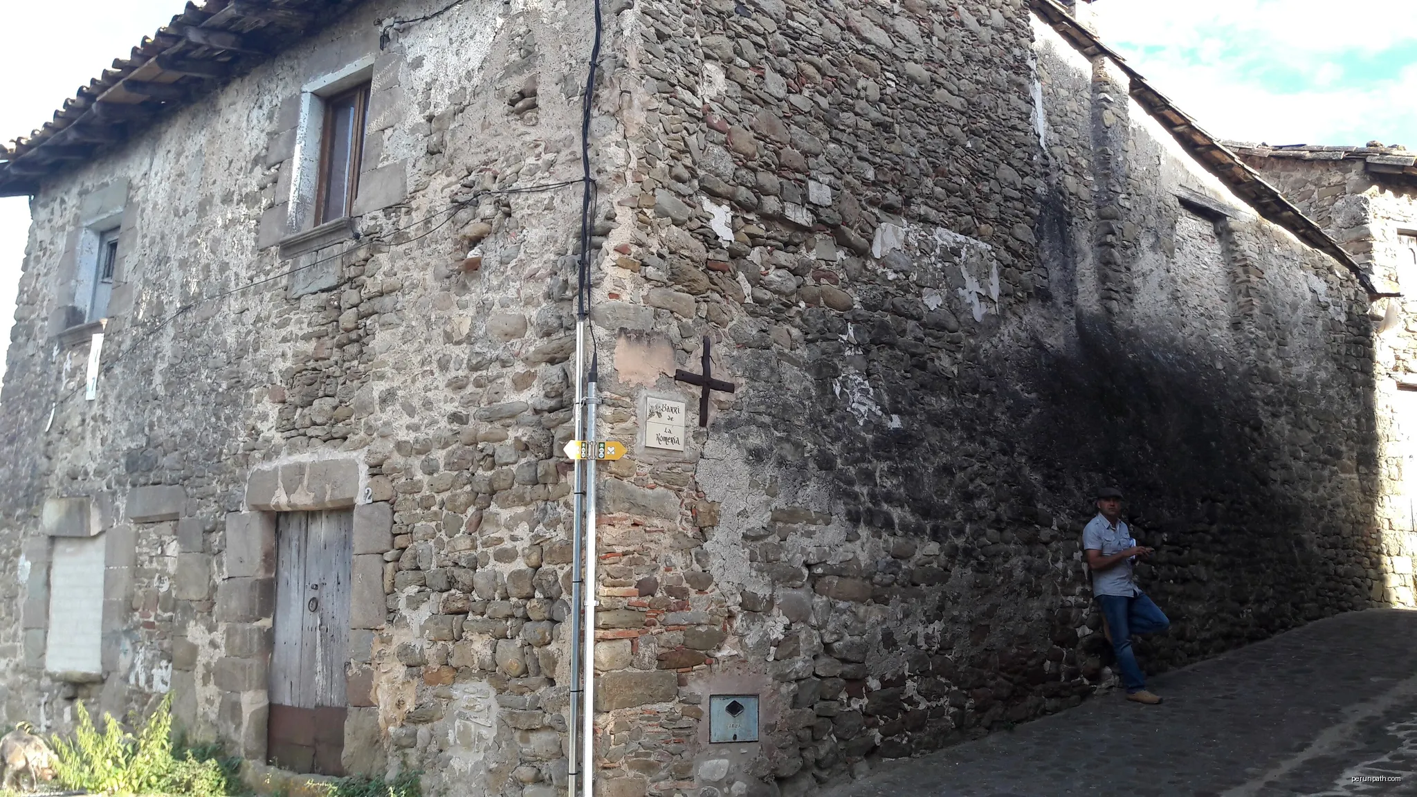 Llindes de la casa al barri de Romeria, 1 (Mieres) | Autor: Maite oliva alsina | Licencja: CC BY-SA 4.0 | Źródło: Wikimedia Commons
