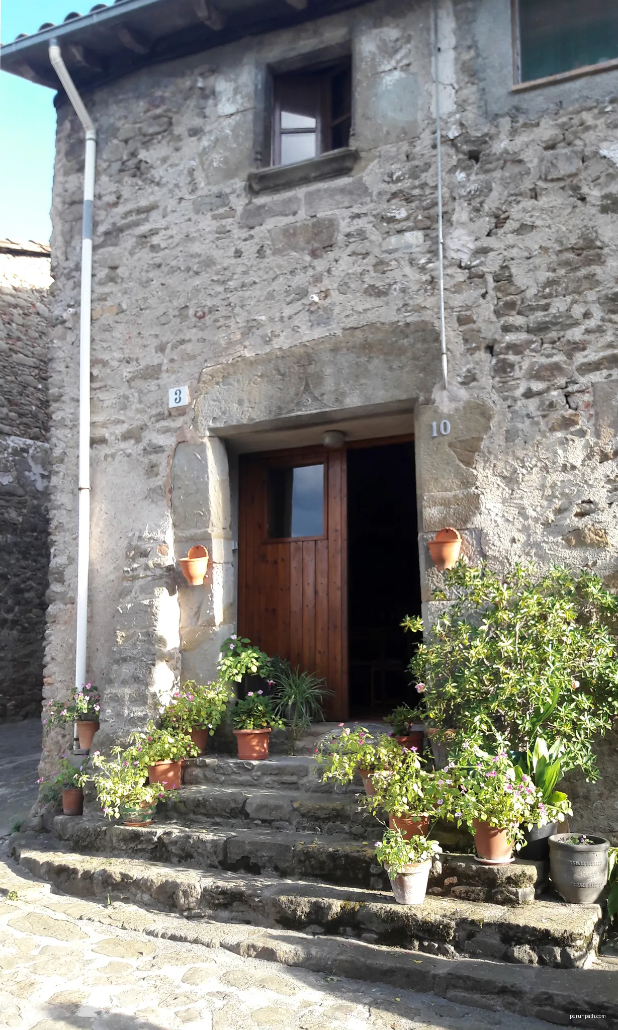 Llindes de la casa al barri de Romeria, 3 (Mieres) | Autor: Maite oliva alsina | Licencja: CC BY-SA 4.0 | Źródło: Wikimedia Commons