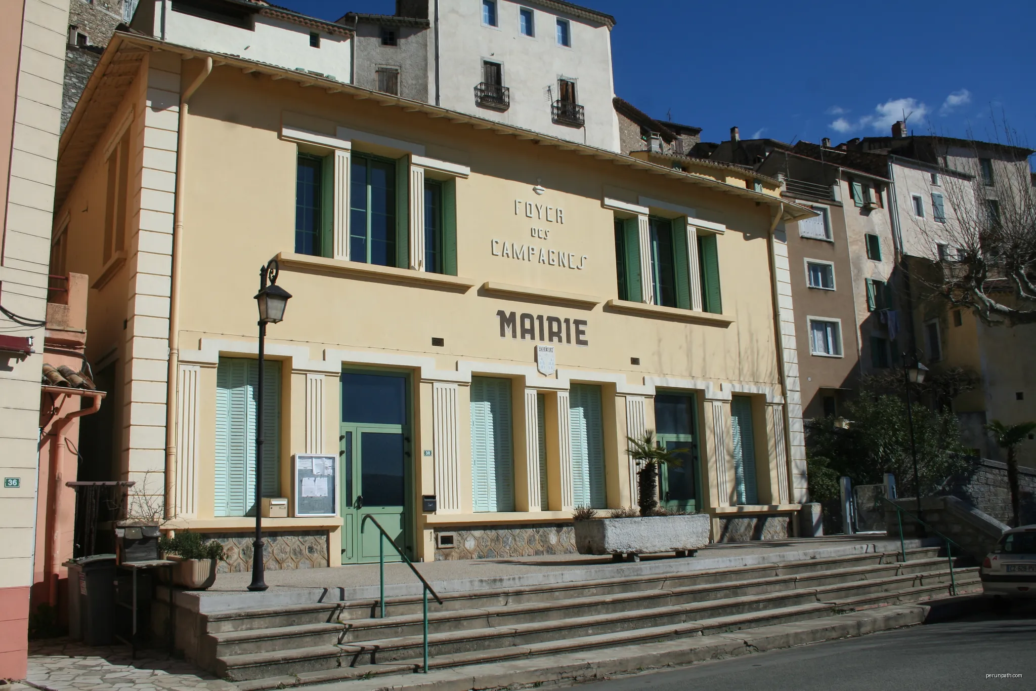 Roquebrun (Hérault) - mairie | Autor: Fagairolles 34 | Licencja: CC BY-SA 4.0 | Źródło: Wikimedia Commons
