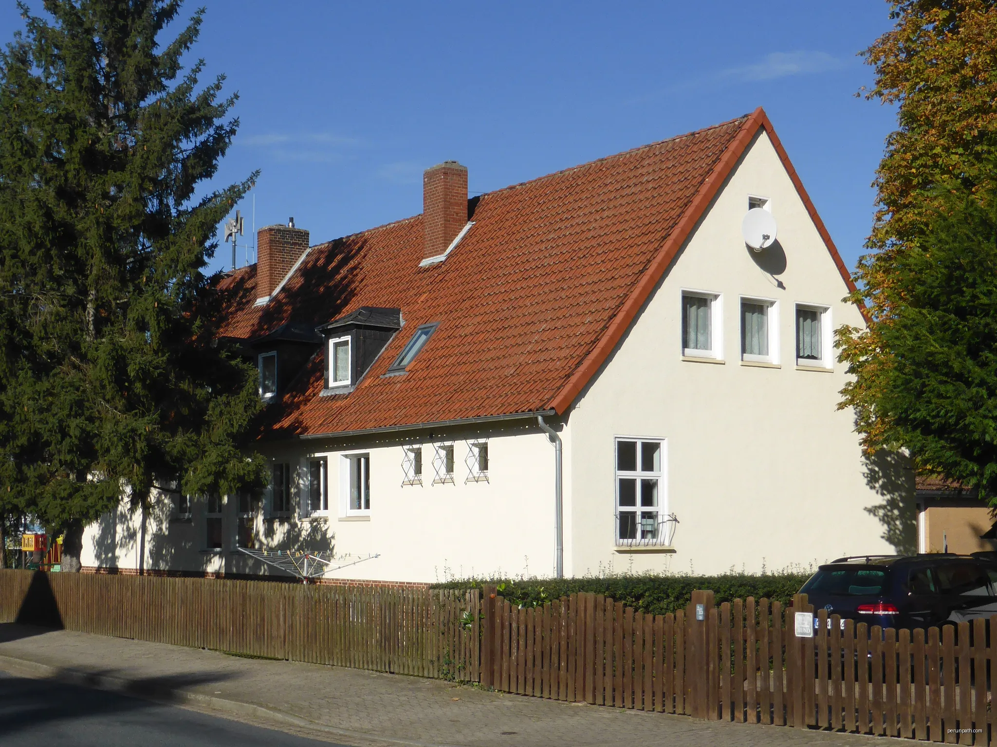 Ehemalige Schule in Rothemühle. | Autor: Kirchenfan | Licencja: CC0 | Źródło: Wikimedia Commons