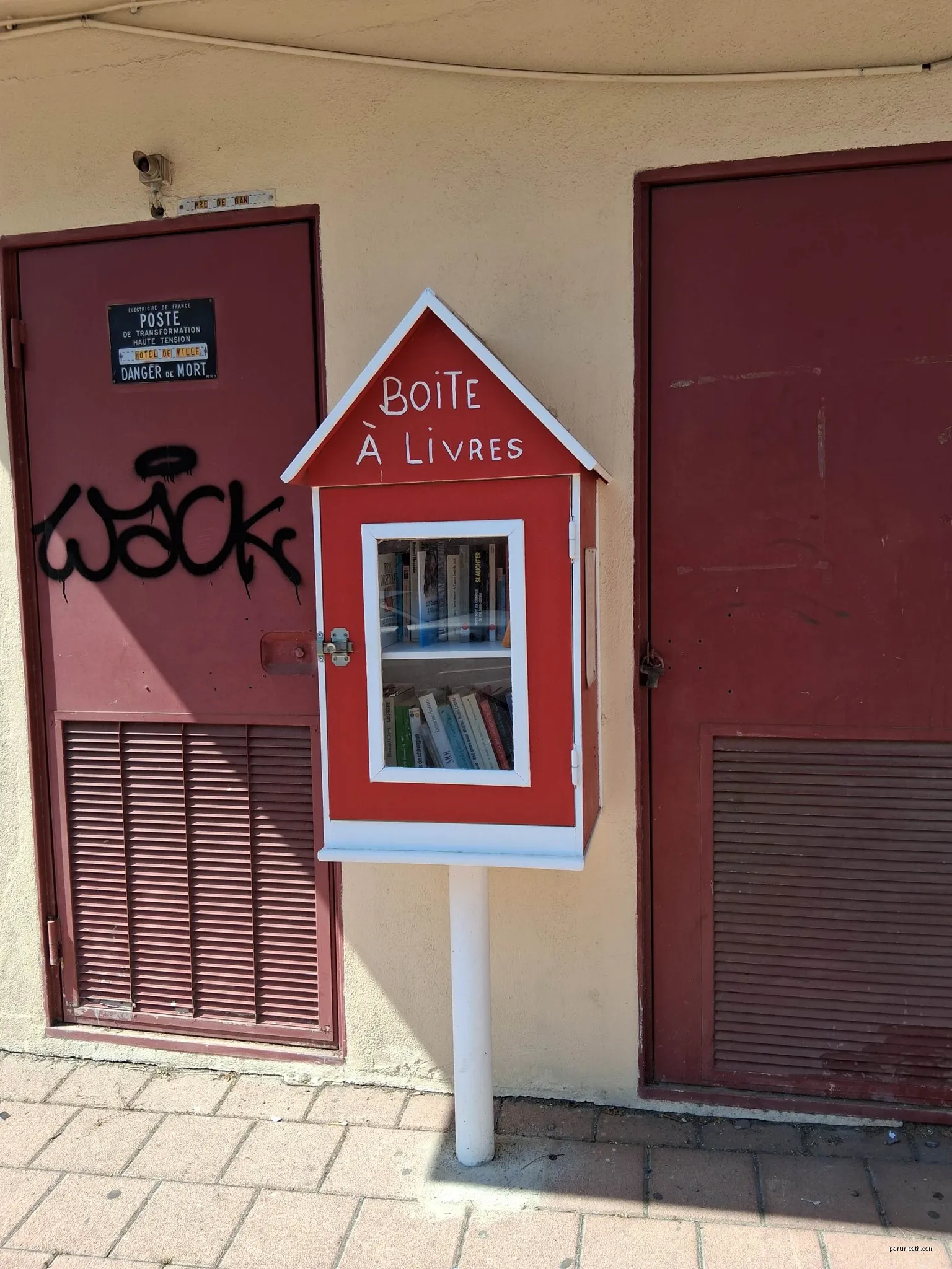 Boîte à livres à Roujan | Autor: Flip. | Licencja: CC BY-SA 4.0 | Źródło: Wikimedia Commons